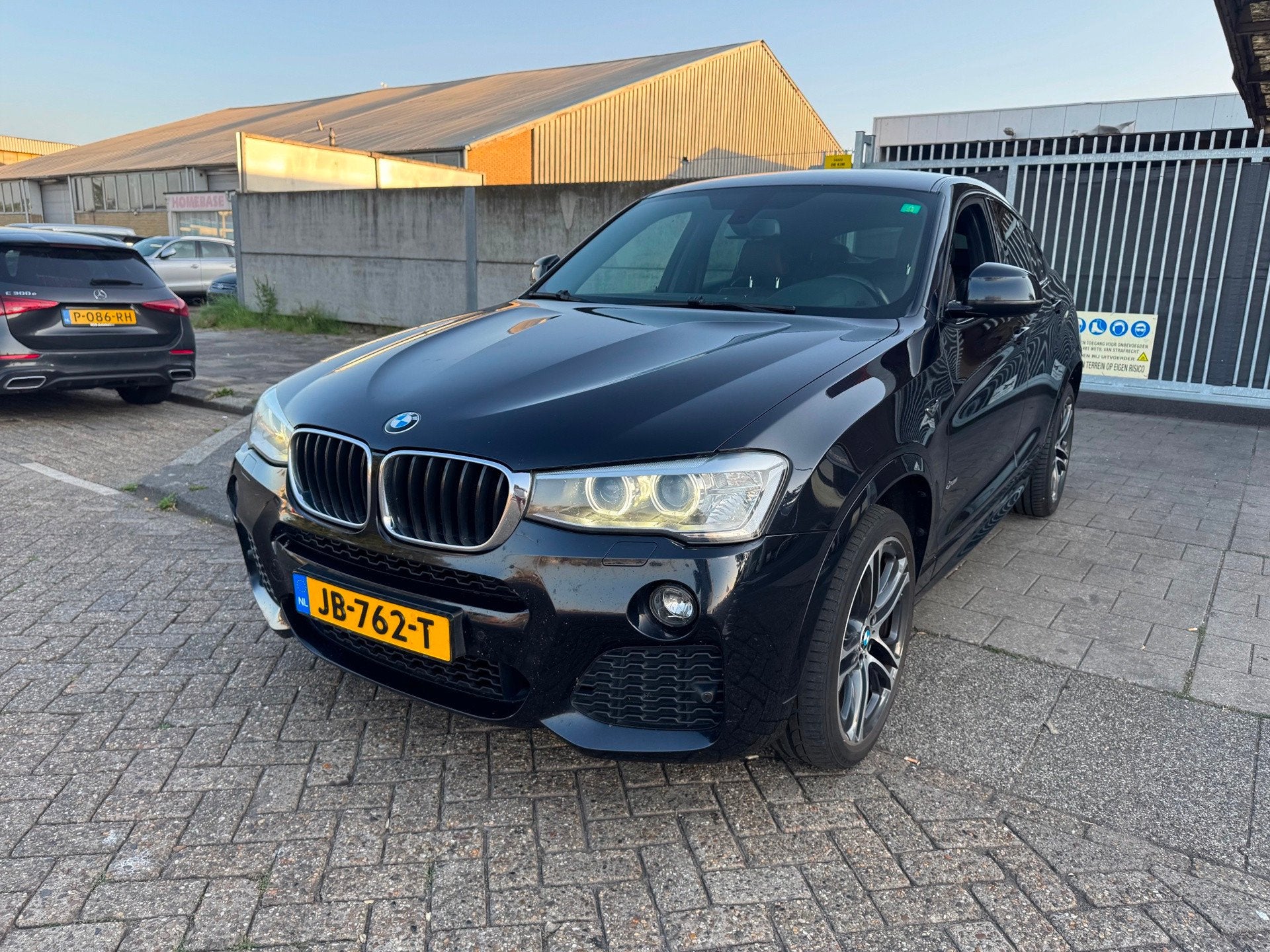 BMW X4 XDrive20d AUTOMAAT M-PAKKET XENON/NAVI/CLIMA, Auto's, Automaat, Euro 6, 2335 kg, Zwart