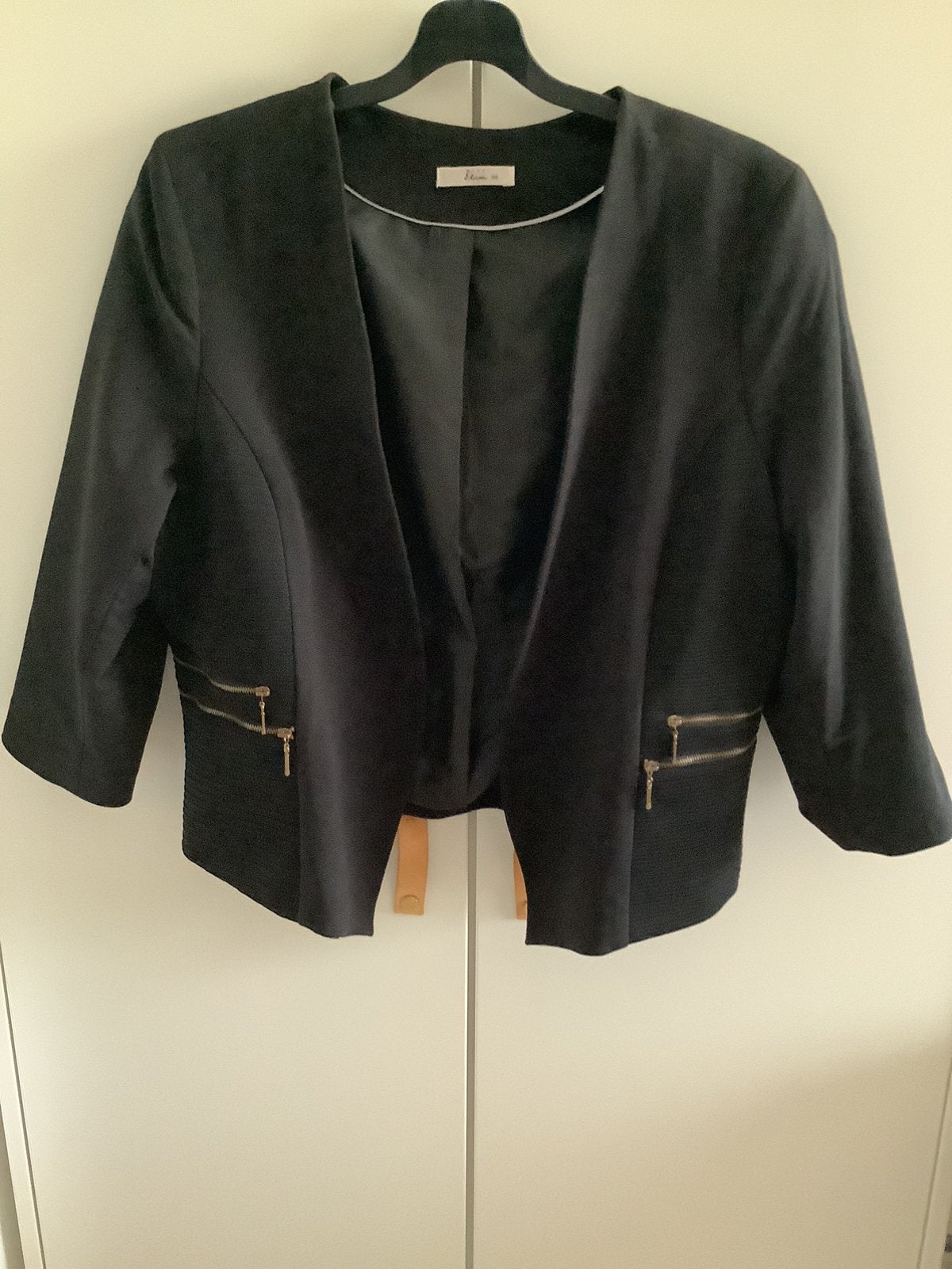 Kort, zwart jasje. Miss Etam. Maat 48., Ophalen of Verzenden, Zo goed als nieuw, Maat 46/48 (XL) of groter, Zwart
