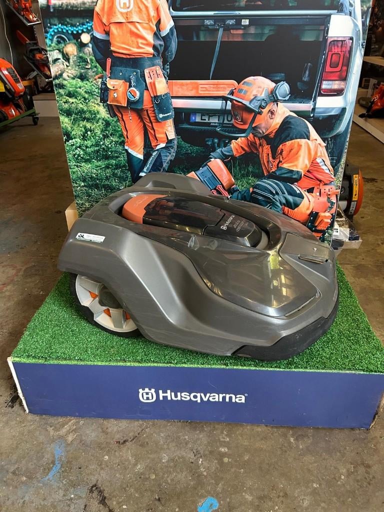 Husqvarna 450X robotmaaier., Tuin en Terras, Robotmaaiers, Gebruikt, Minder dan 20 cm, Bestuurbaar via app, Ophalen