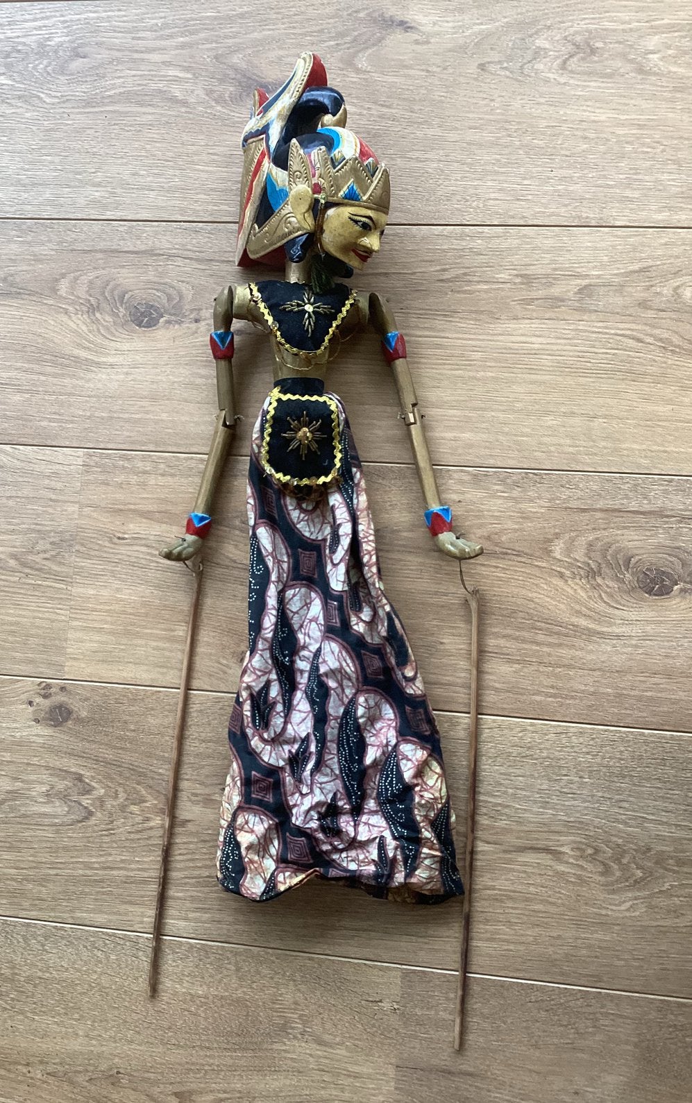 Indonesische Wayang Golek pop - Handgemaakt houten poppenspe, Hout, Handgemaakt, Ophalen of Verzenden, Indonesië