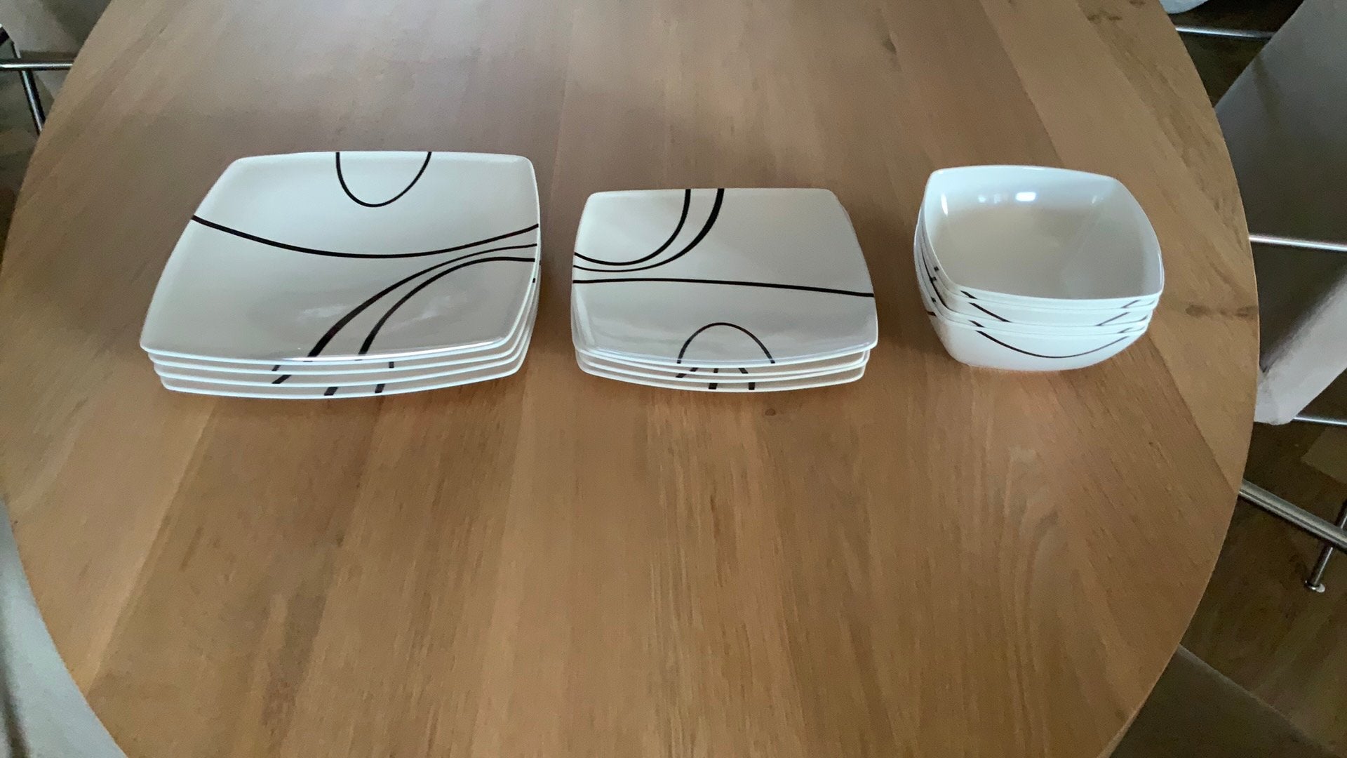 Campingservies 12 delig, Ophalen, Zo goed als nieuw
