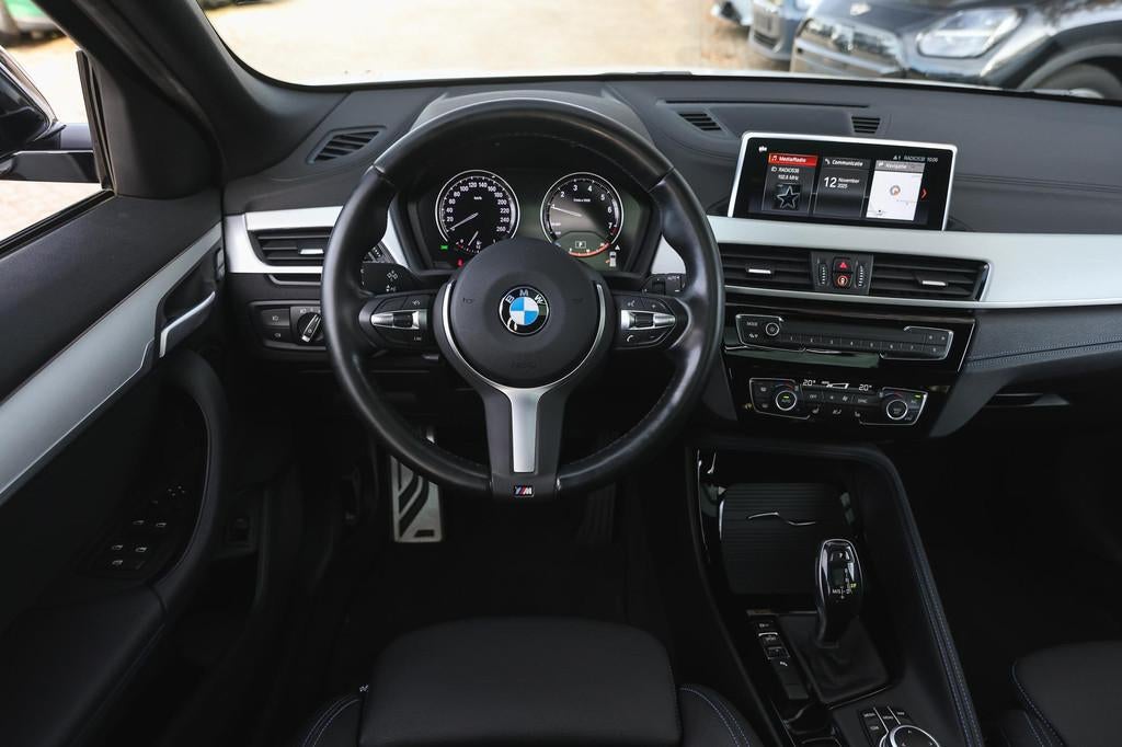 BMW X2 sDrive18i M Sport Automaat / Panoramadak / Trekhaak /, 745 kg, Gebruikt, Met garantie (alle), Wit