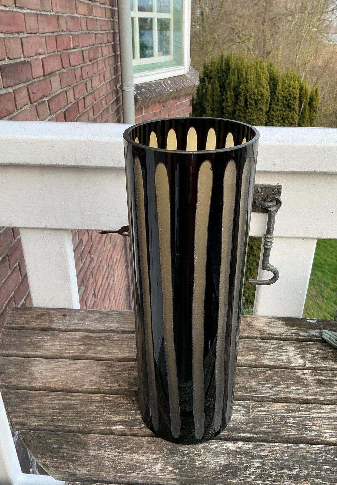 Mooie vaas met verticale ingregaveerde lijnen. Bruin /, Ophalen of Verzenden, Zo goed als nieuw