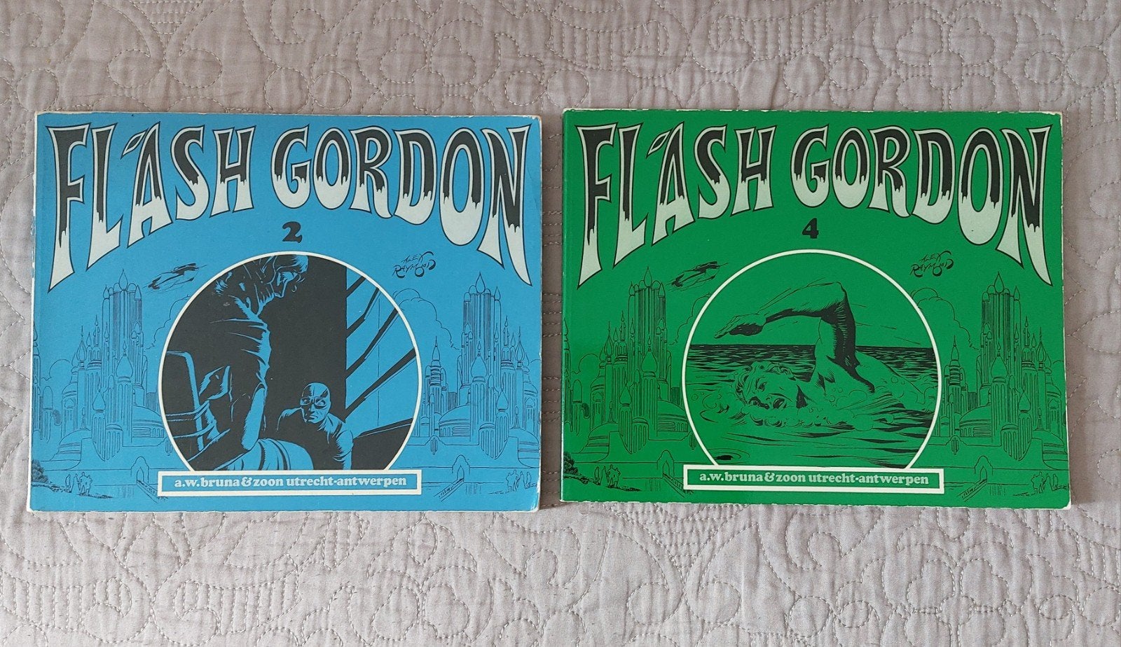 Flash Gordon stripboeken - deel 2 en 4, Boeken, Stripboeken, Meerdere stripboeken, Ophalen of Verzenden, Gelezen, Alex Raymond
