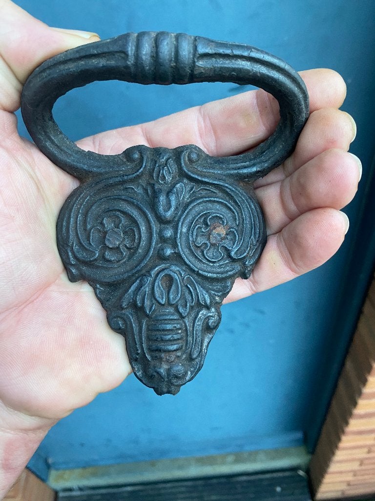 Magneetvis vondst Gietijzeren greep van doodskist?, Antiek en Kunst, Verzenden