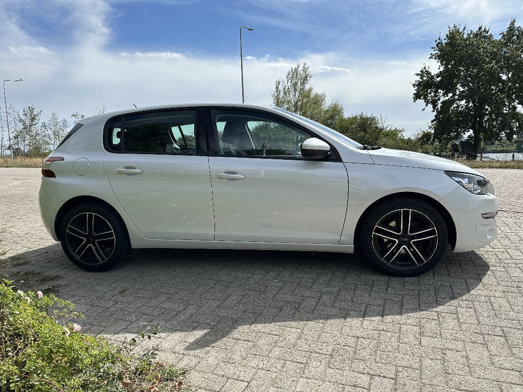 Foto 5 van Peugeot 308 1.2 Allure | Riem Vervangen! | CarPlay | PDC|ECC