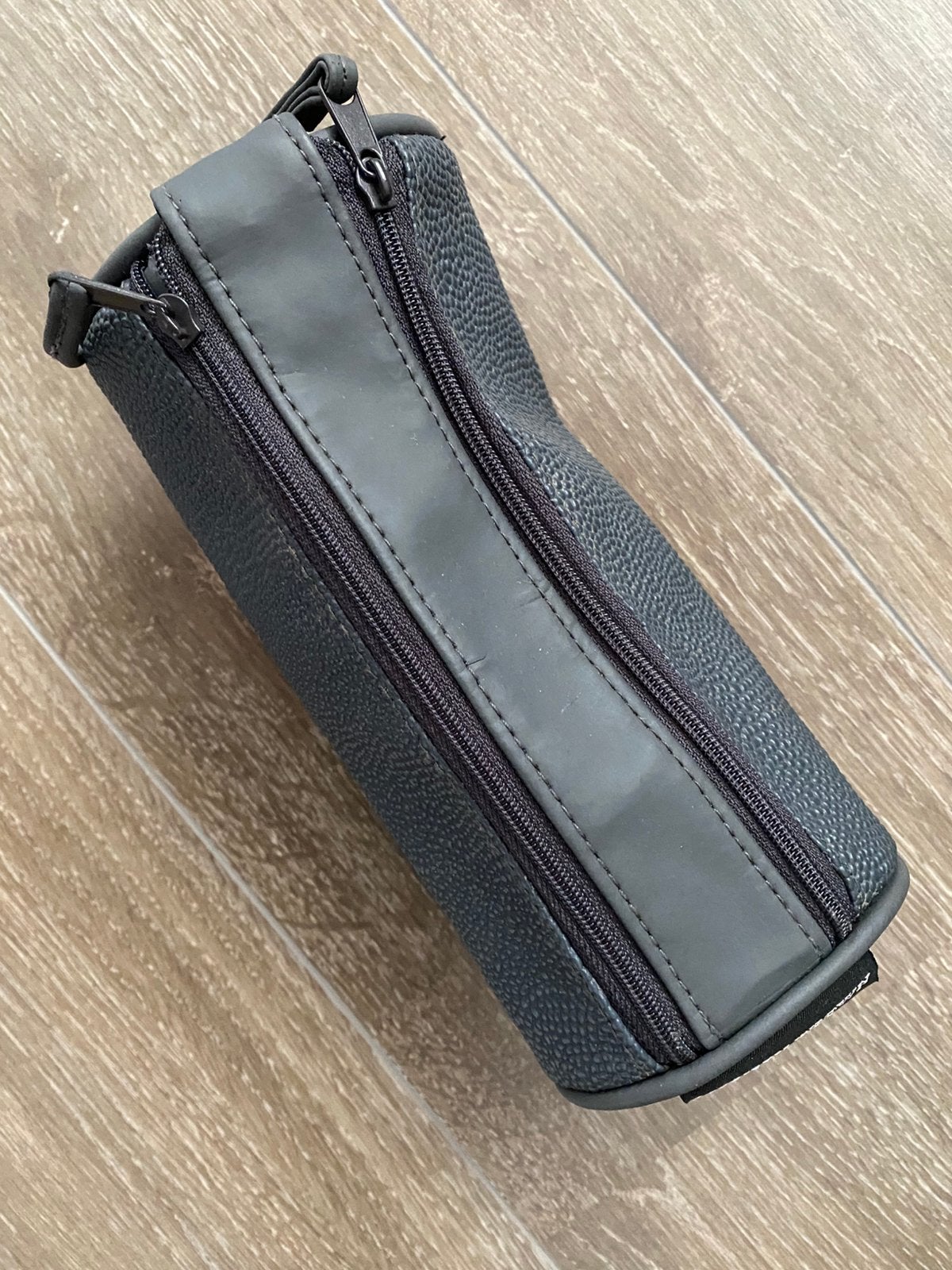 Z.G.A.N. Make-up tasje etui grijs., Sieraden, Tassen en Uiterlijk, Ophalen of Verzenden, Zo goed als nieuw, Grijs, Softcase
