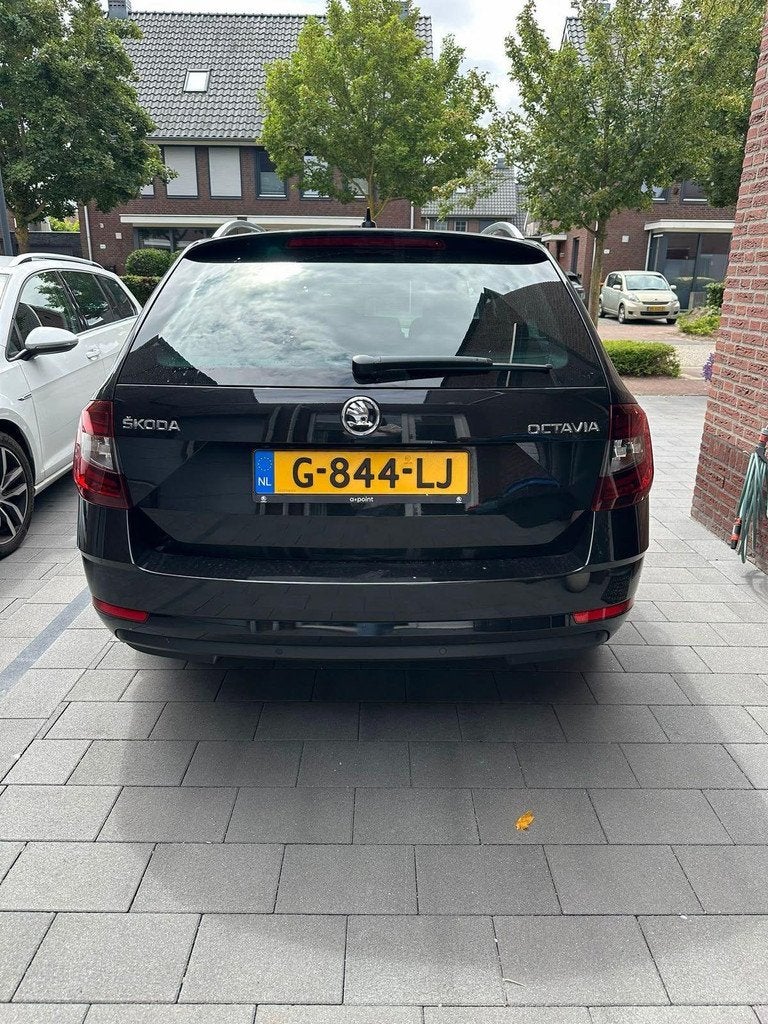 Skoda Octavia Combi 1.0 TSI Greentech Clever Edition, Auto's, 12 maanden, Gebruikt, Zwart, Origineel Nederlands