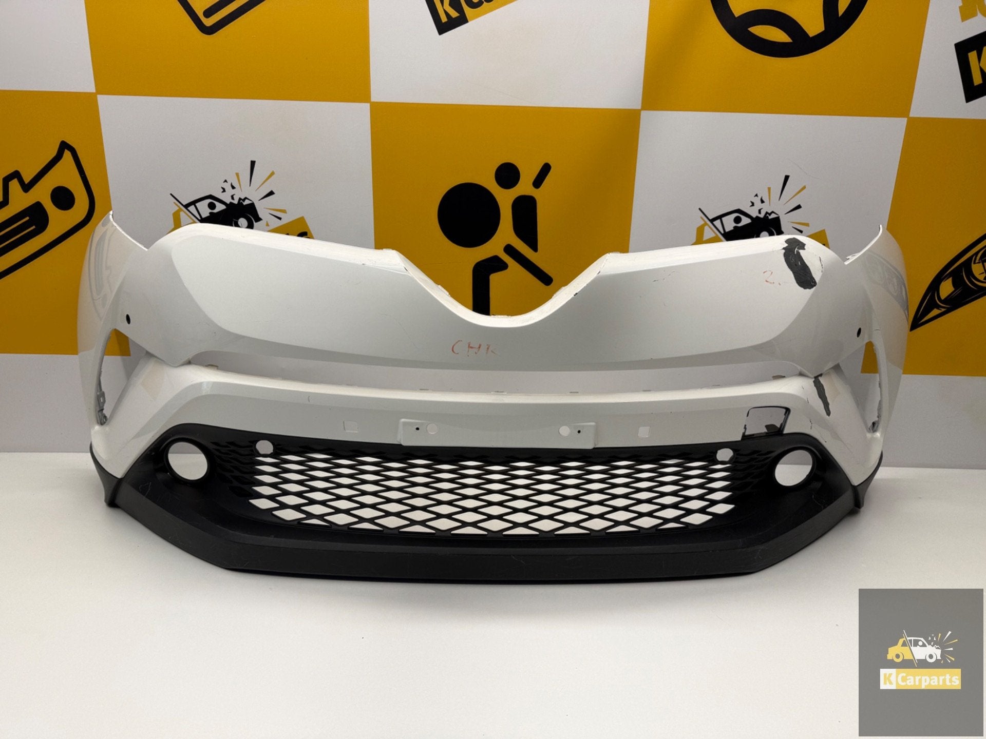 TOYOTA C-HR VOORBUMPER 52119-F4010 6xPDC 52119-f4010