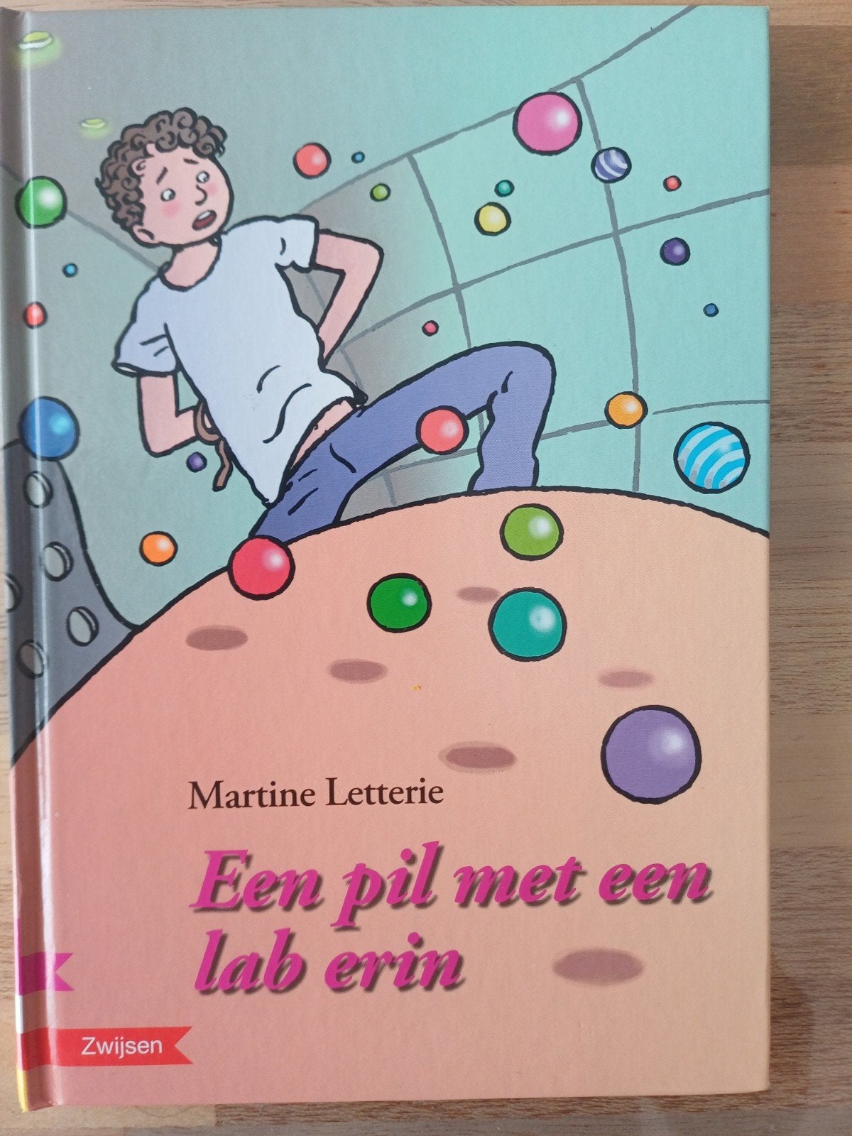 Martine Letterie - Een pil met een lab erin, Boeken, Kinderboeken | Jeugd | onder 10 jaar, Martine Letterie, Fictie algemeen, Ophalen of Verzenden