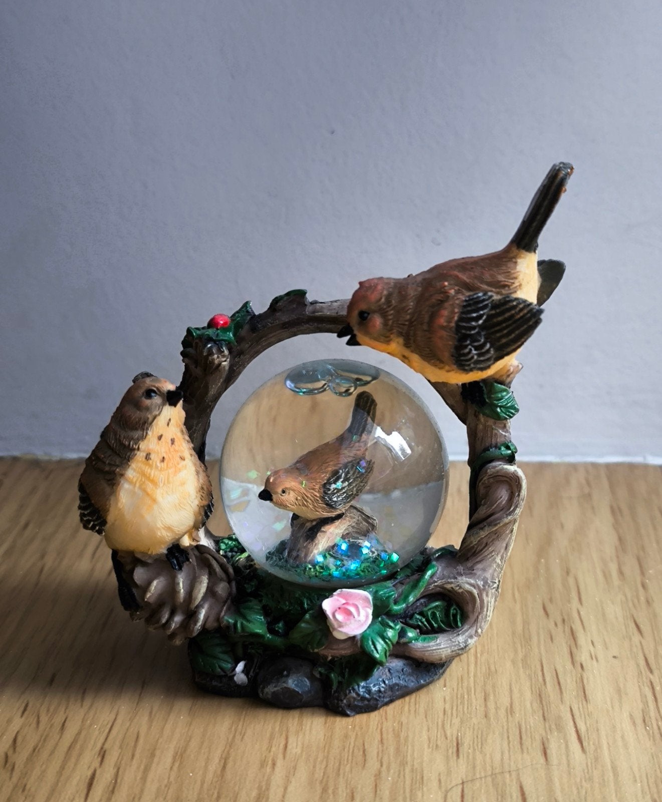 Decoratief Vogelbeeldje met Sneeuwbol - 10x10x5 cm, Ophalen of Verzenden, Gebruikt, Meerkleurig, Kunststof