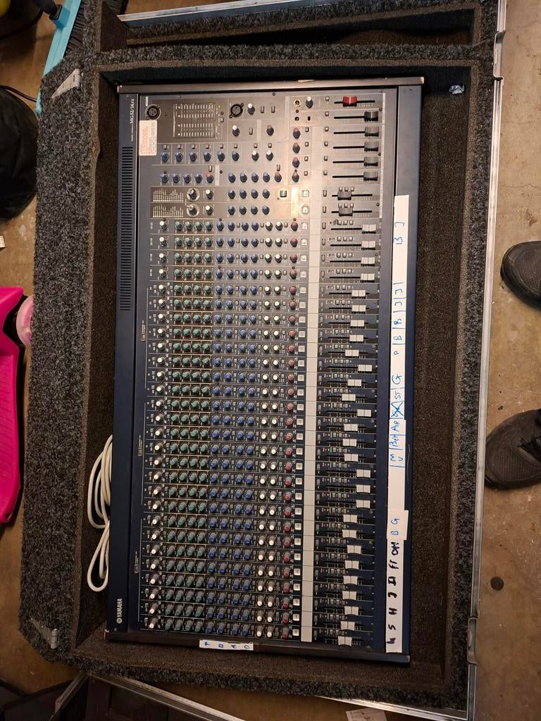 Yamaha MG32/14FX Analoge Mengpaneel met Flightcase, Ophalen of Verzenden, Gebruikt, 20 kanalen of meer, Microfooningang