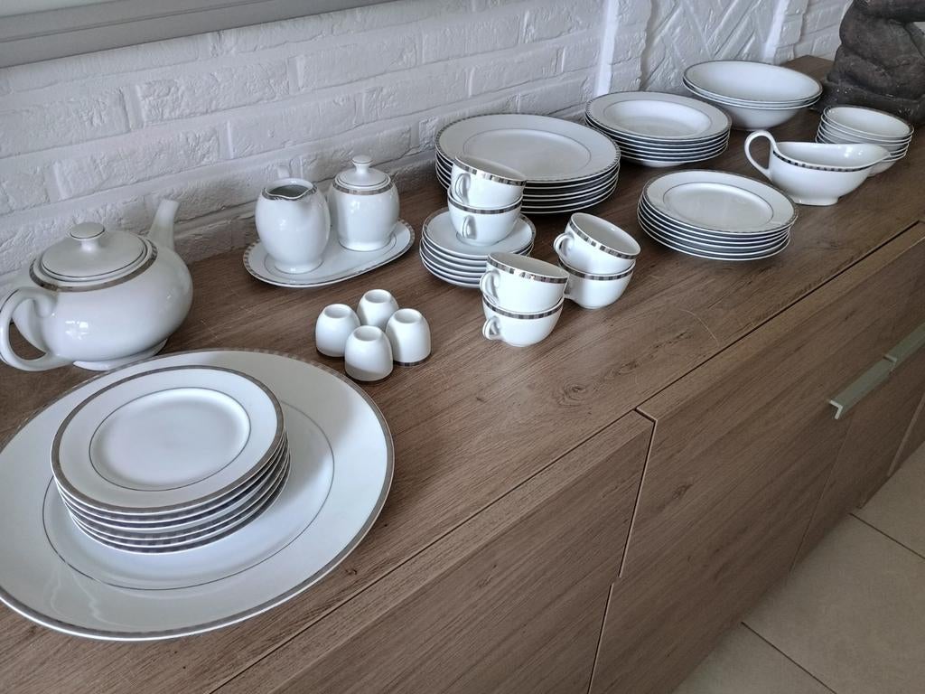 Compleet servies met zilveren rand - Zo goed als nieuw, Huis en Inrichting, Keuken | Servies, Ophalen, Zo goed als nieuw, Porselein