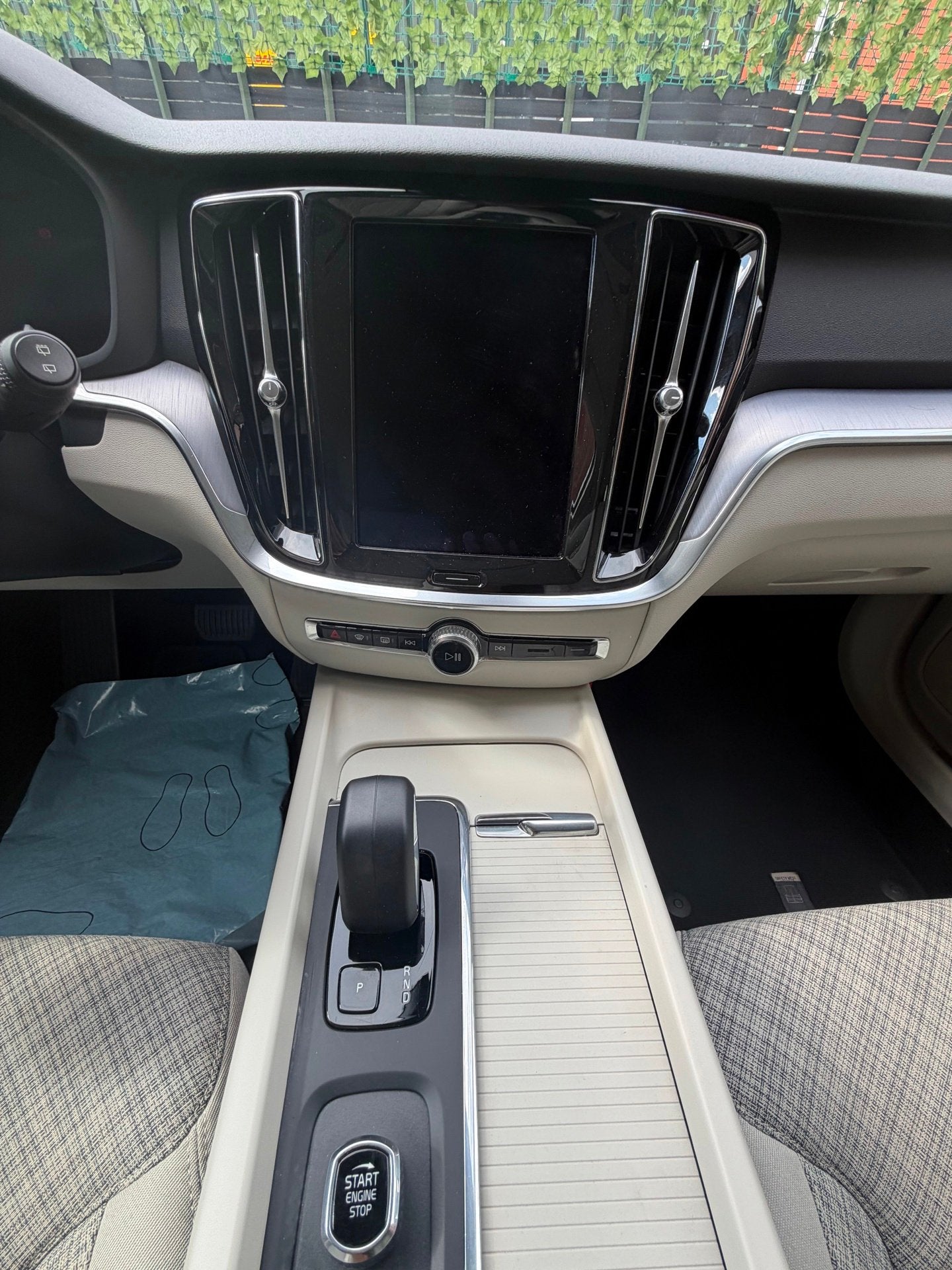 Foto 17 van Volvo V60 2.0 B3 Essential grijs 2022 1EIG|LED|NAVI|NAP