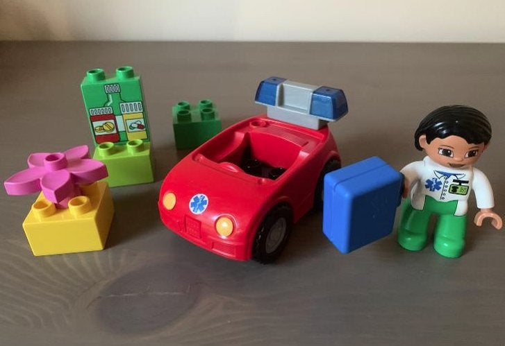 Duplo 5793 - Dokter met auto, Kinderen en Baby's, Speelgoed | Duplo en Lego, Gebruikt, Ophalen of Verzenden, Compleet, Duplo