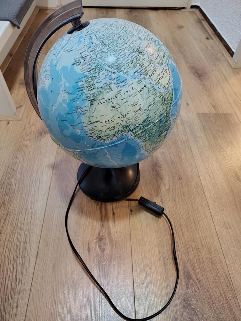 Leuke wereldbol lamp, Ophalen of Verzenden, Zo goed als nieuw