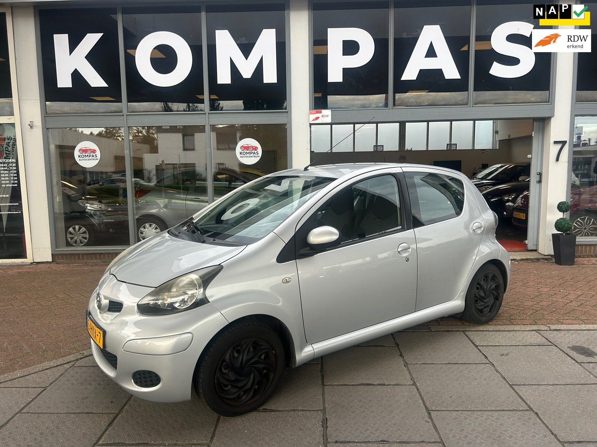 Toyota Aygo 1.0-12V Comfort Navigator |Airco|Navigatie|NAP|B, Euro 5, Stof, Gebruikt, 4 stoelen