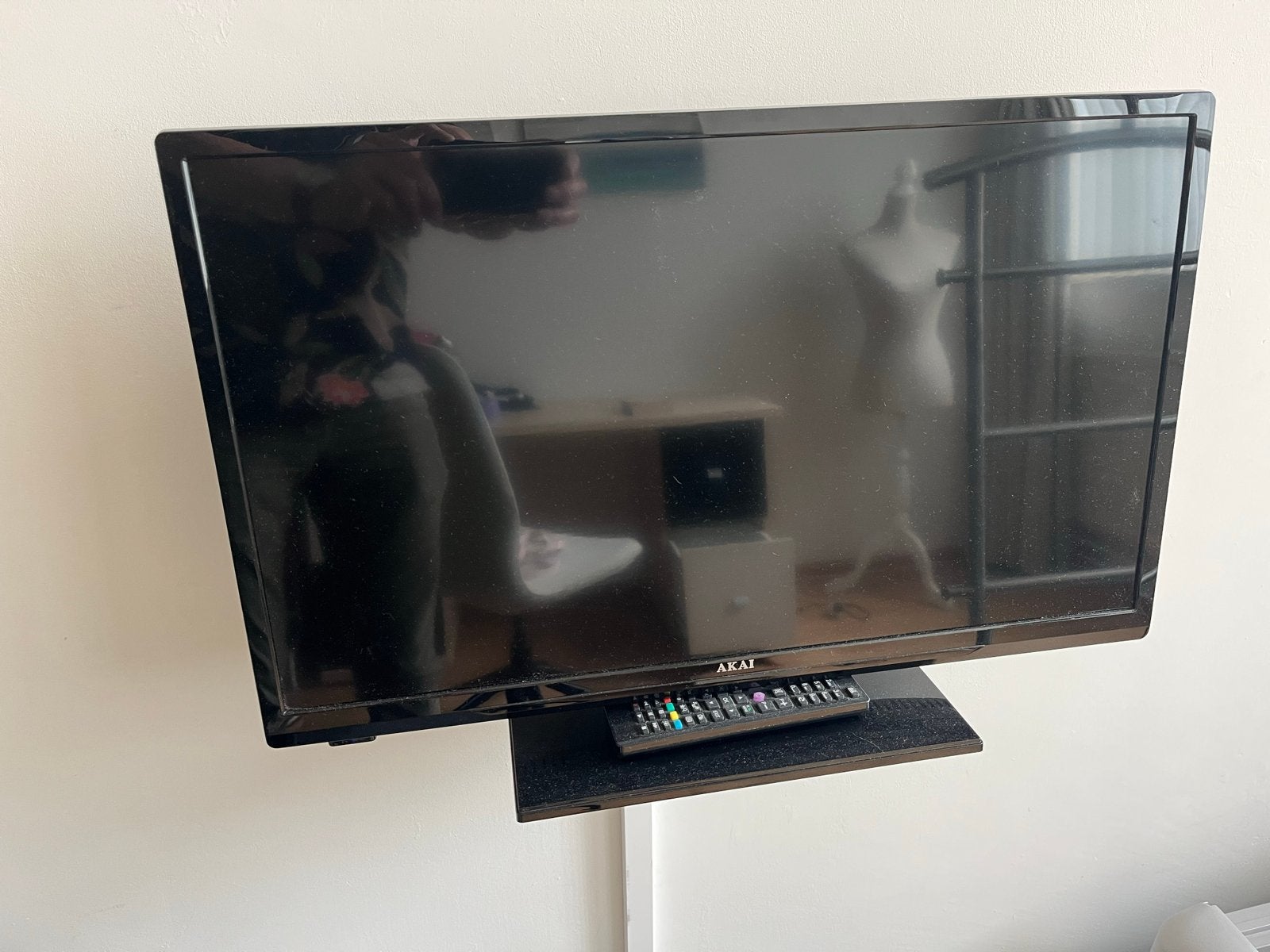 Akai ALED2424BK LED TV - 24 inch (61 cm), 50 Hz, 40 tot 60 cm, Full HD (1080p), Ophalen