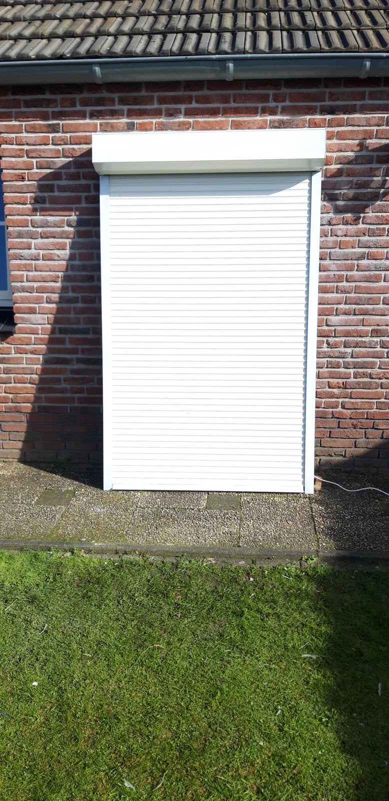 Rolluik elektrisch - 1277mm x 1850mm - zo goed als nieuw, Doe-het-zelf en Verbouw, Rolluiken, Ophalen, 100 tot 150 cm, Crème of Beige