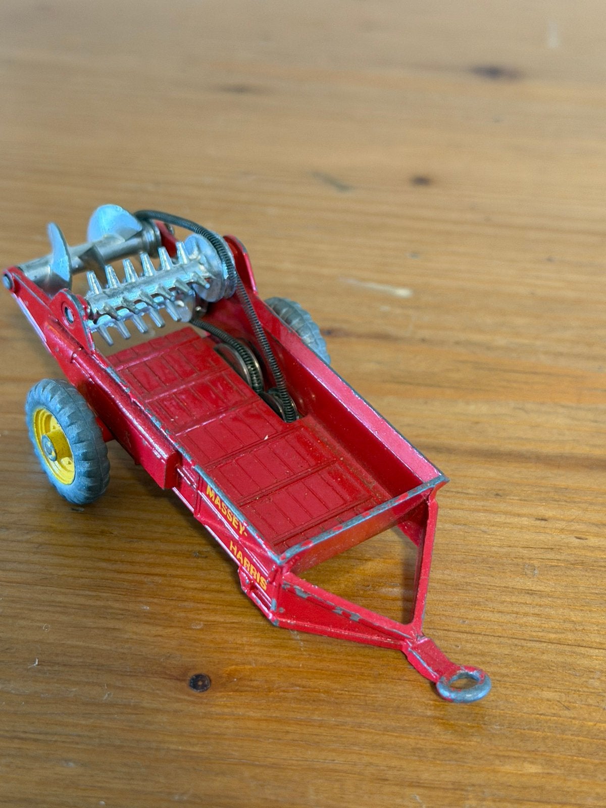 Dinky Toys 27c Massey-Harris Manure Spreader – werkt perfect, Ophalen of Verzenden, Zo goed als nieuw, Tractor of Landbouw, Dinky Toys