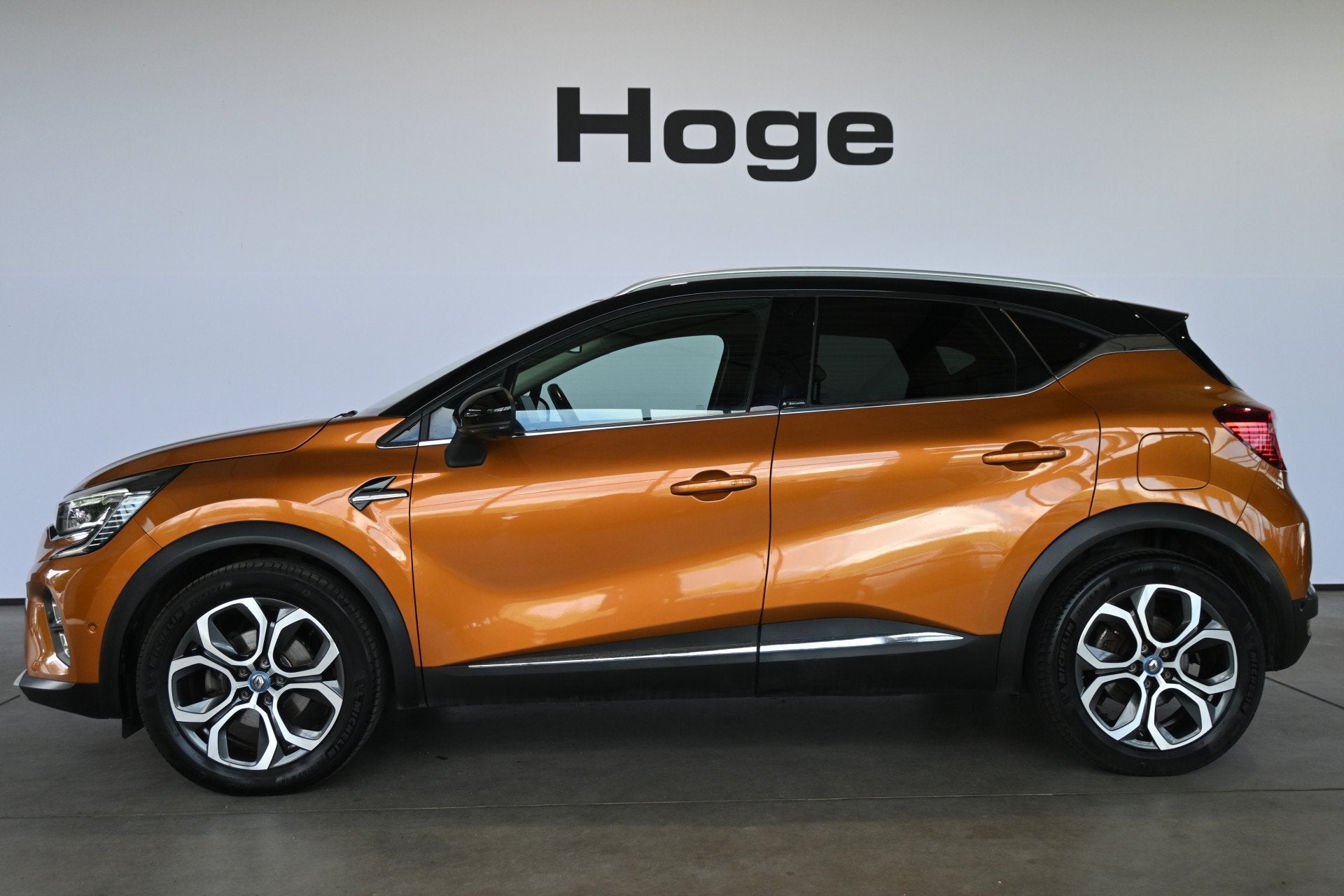 Renault Captur 1.6 E-Tech Plug-in Hybrid 160 Intens Clima Cr, Auto's, Dealer onderhouden, Gebruikt, Met garantie (alle), 57 km