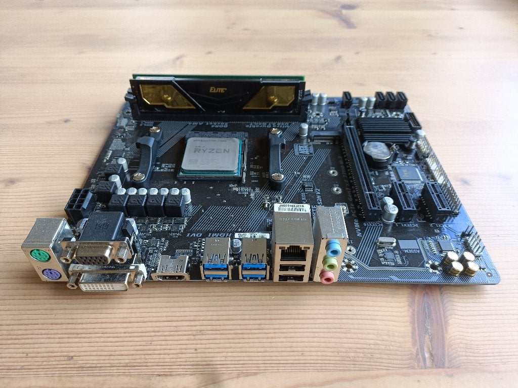 Upgrade set Ryzen 5 3400GE - Gigabite A320M-S2H - 16GB DDR4, Gebruikt, DDR4, Ophalen of Verzenden, Micro-ATX