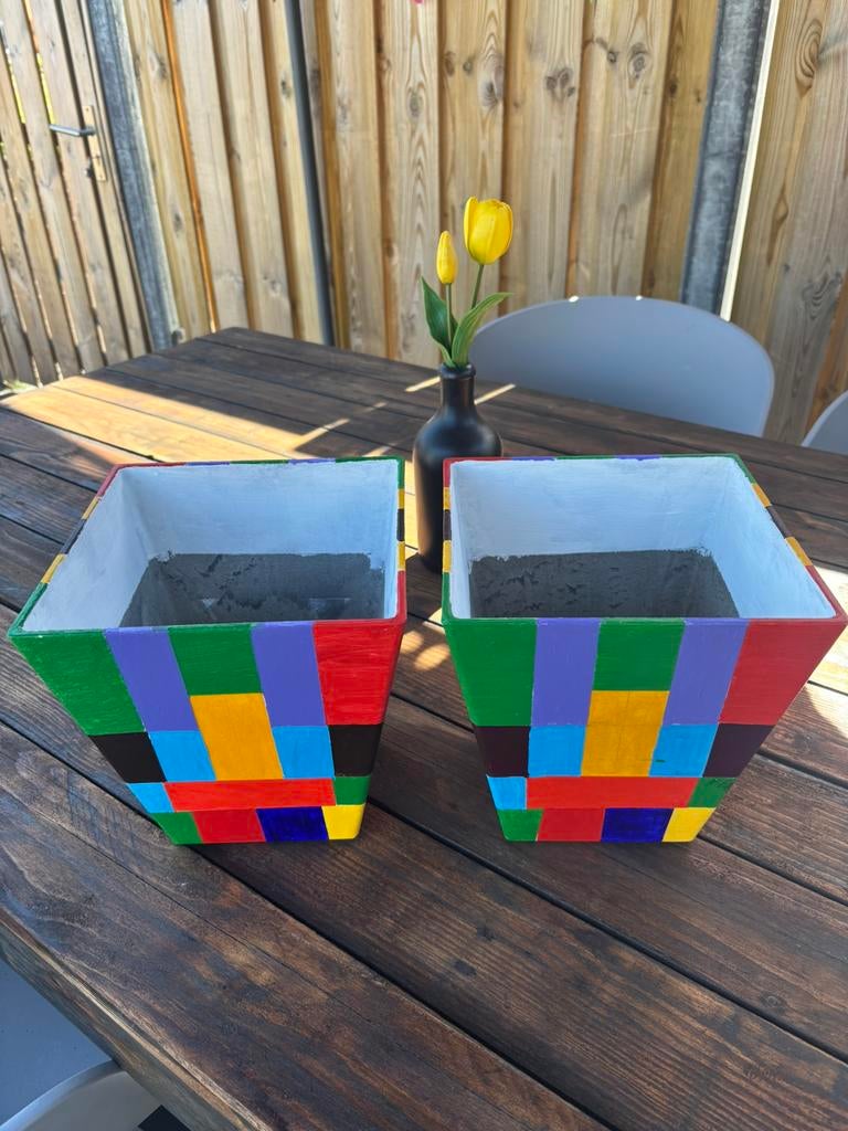 2 geometrische bloempotten Mondriaan stijl hand beschilderd, Overige materialen, Overige kleuren, Nieuw, Ophalen of Verzenden