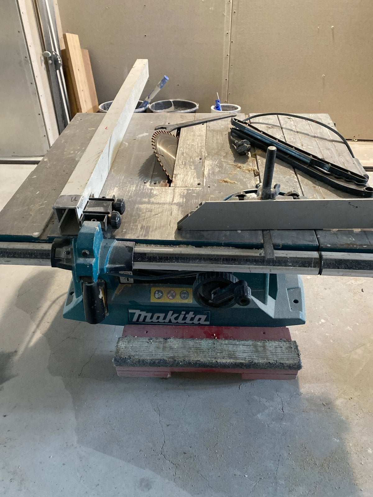 Foto 3 van Makita MLT100N Tafelzaag - 1500W, 260mm blad