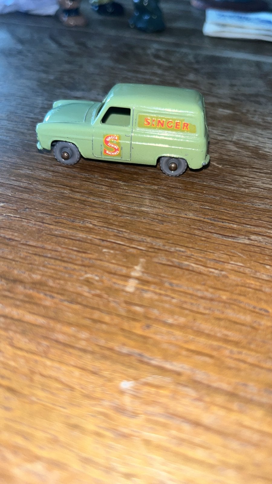 Matchbox Lesney 59 Ford Thames Van Singer Vintage, Ophalen of Verzenden, Zo goed als nieuw, Auto, Lesney