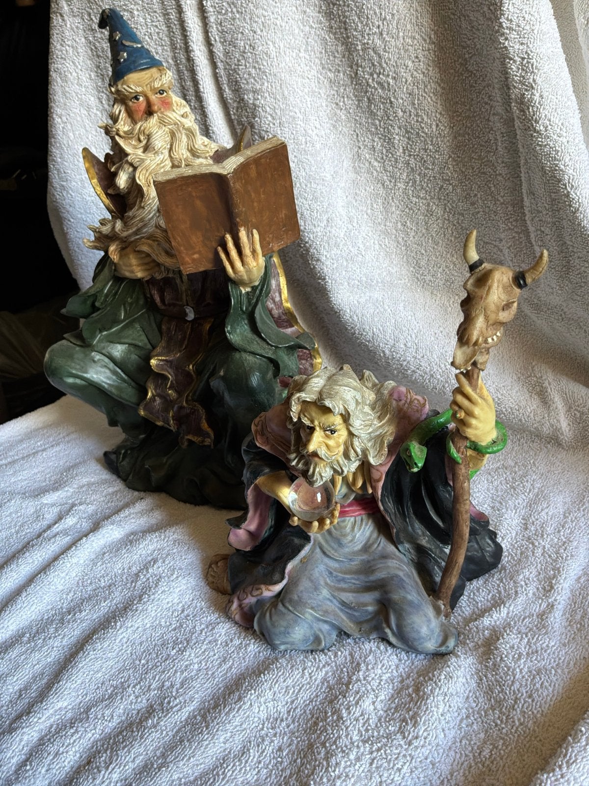 Set van 2 Fantasy Tovenaar Beelden - Magische Decoratie, Ophalen of Verzenden, Gebruikt, Fantasy