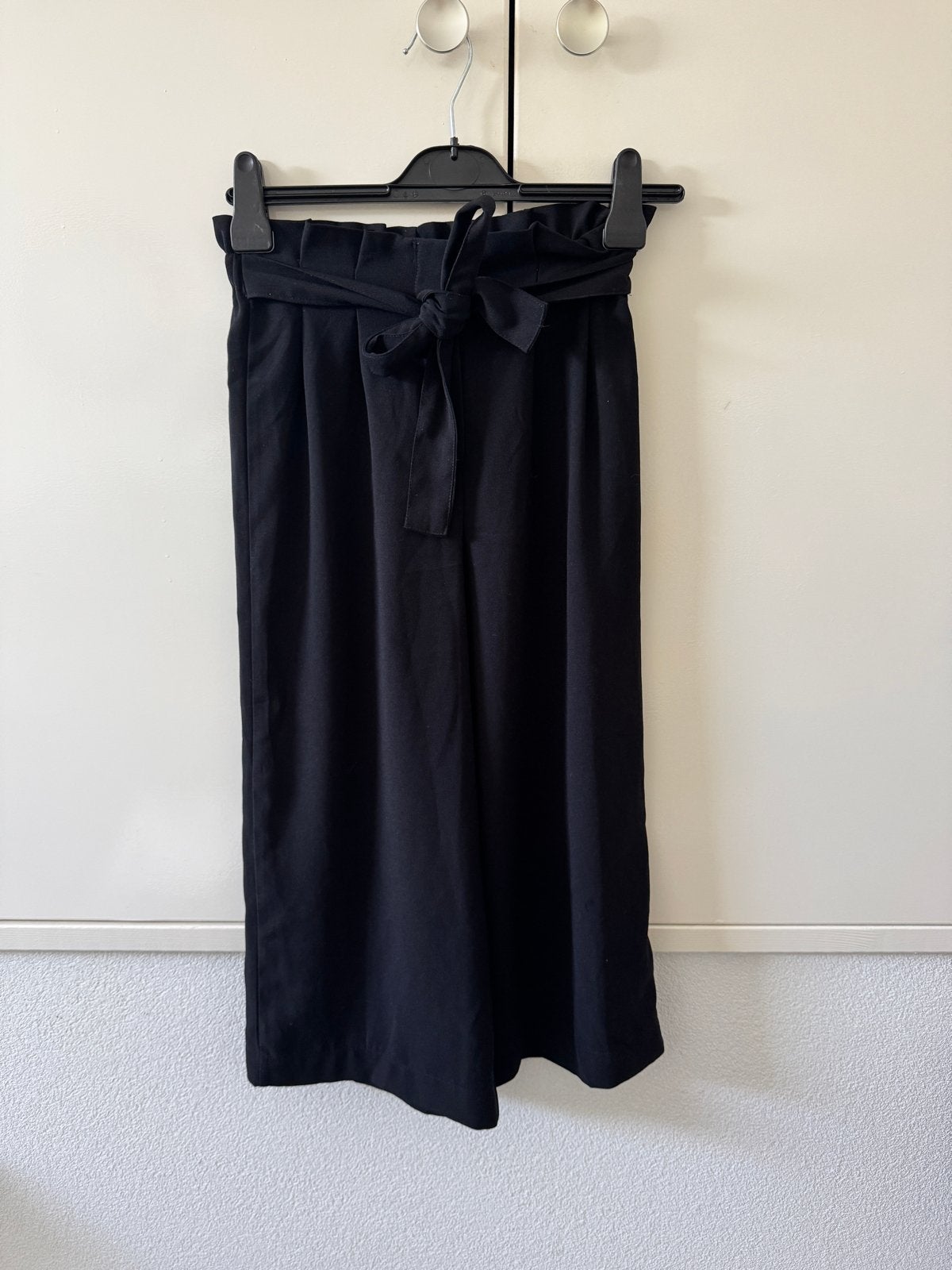Zwarte culotte broek Pieces maat XS, Zwart, Ophalen of Verzenden, Zo goed als nieuw, Driekwart