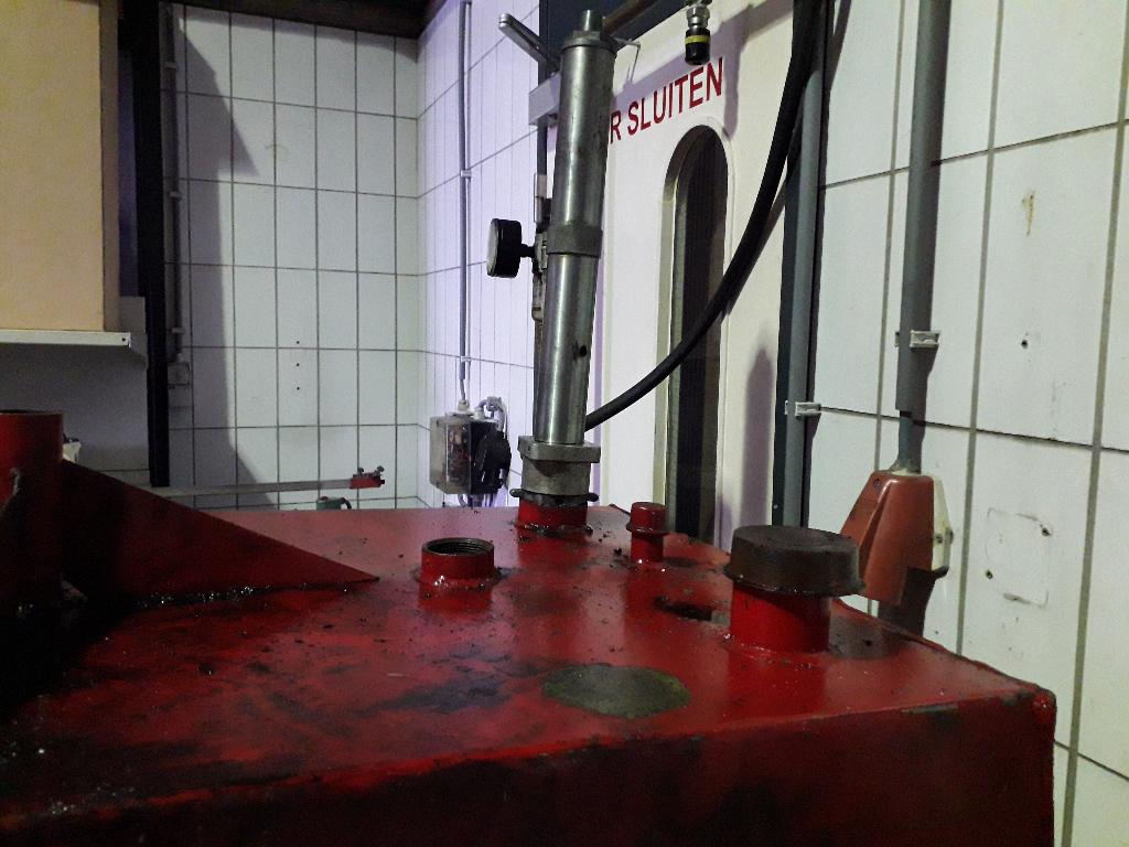 Olievoorraadtank 1200 liter met toebehoren, Ophalen