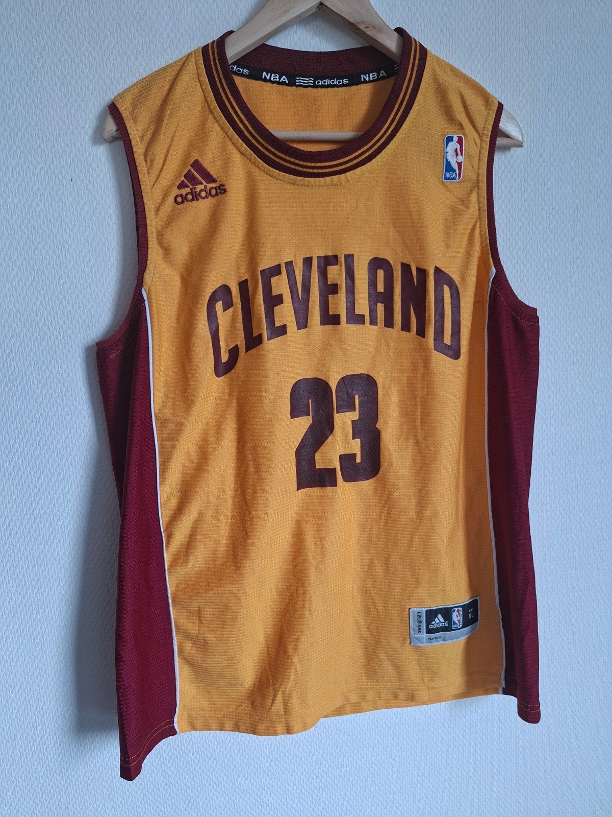 Adidas NBA Cleveland Cavaliers LeBron James Swingman Jersey, Meerkleurig, Maat 56/58 (XL), Ophalen of Verzenden, Zo goed als nieuw