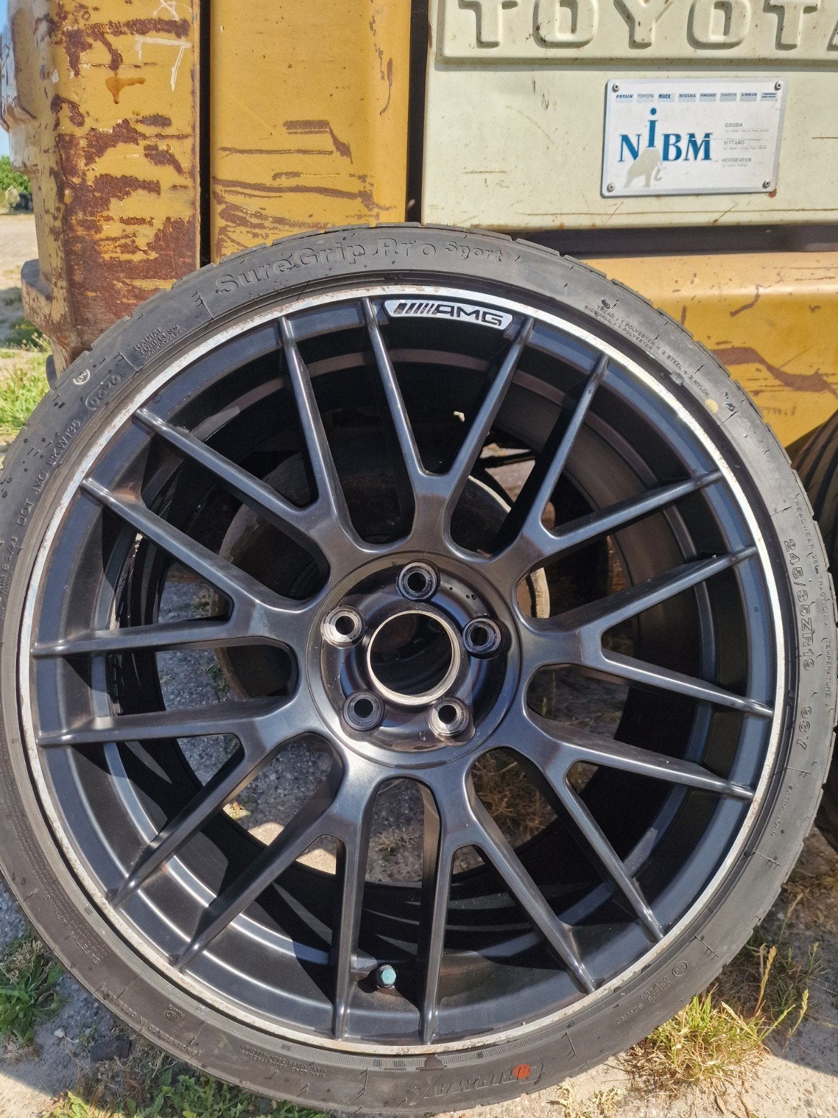 19 inch Mercedes breedset met nieuwe banden en naafkapjes., Banden en Velgen, Personenwagen, Zomerbanden, Ophalen