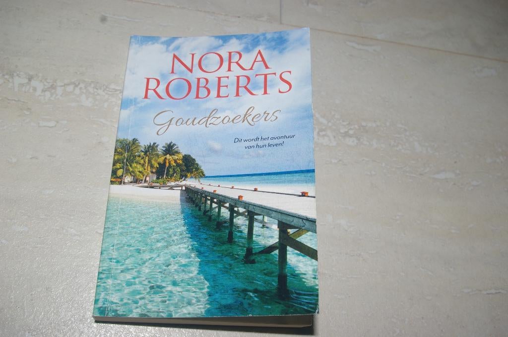 Nora Roberts "" Goudzoekers "", Ophalen of Verzenden, Zo goed als nieuw
