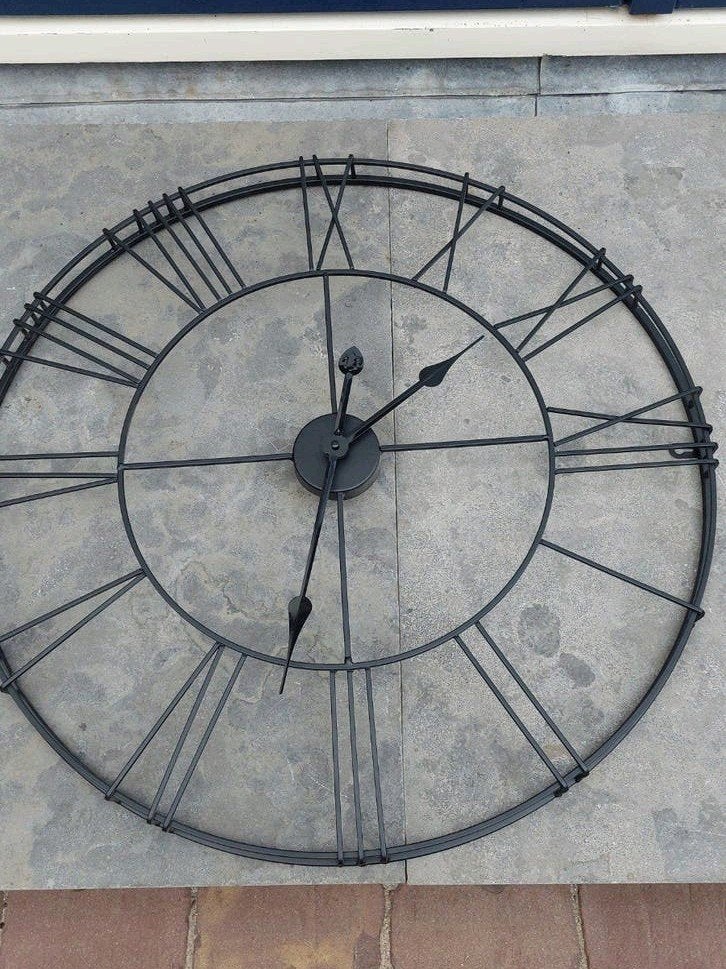 Grote ijzeren wandklok (doorsnee 70 cm), Ophalen, Wandklok