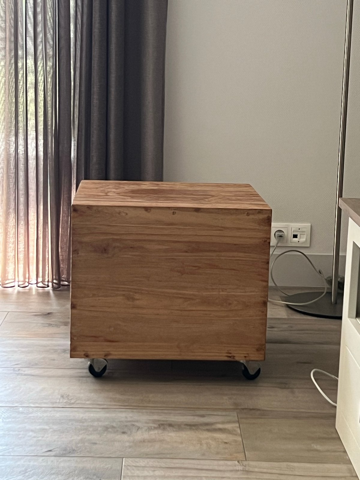 4 Blokken bijzettafel van teak op wielen, Huis en Inrichting, Tafels | Bijzettafels, Ophalen, Minder dan 45 cm, Minder dan 55 cm