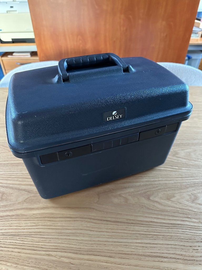 Delsey Beautycase blauw, Ophalen, Blauw, Met slot, Zo goed als nieuw