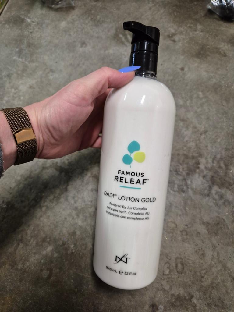 Nieuw famous releaf dadi lotion gold 946ml, Overige kleuren, Nieuw, Ophalen of Verzenden, Handen en Nagels