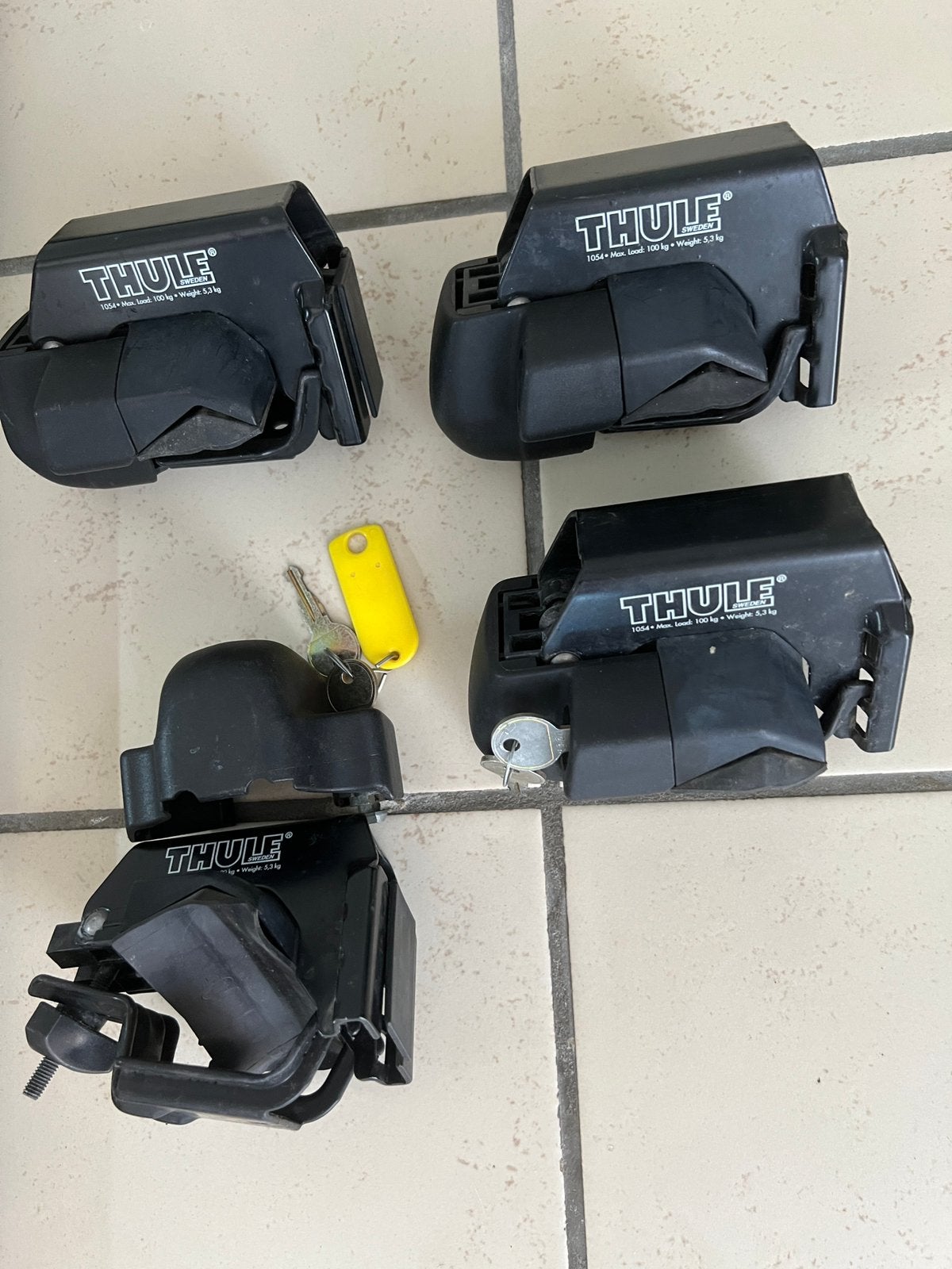 THULE 1054 met dragers, Auto diversen, Dakdragers, Ophalen, Zo goed als nieuw