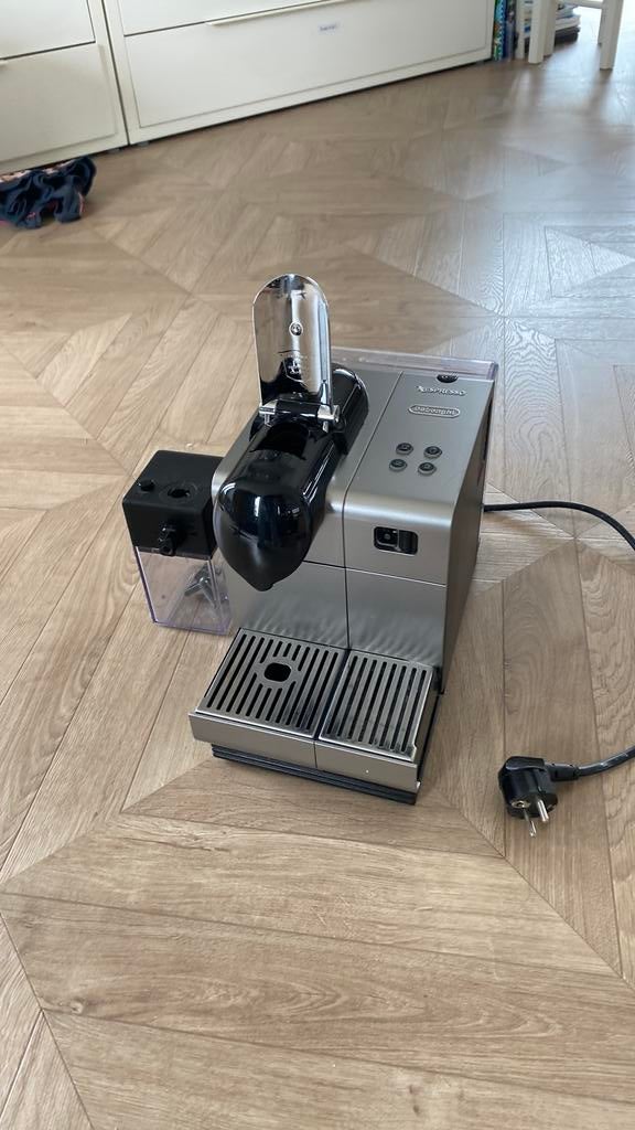 Nespresso delonghi, Koffiepads en cups, Gebruikt, Espresso apparaat, Ophalen of Verzenden