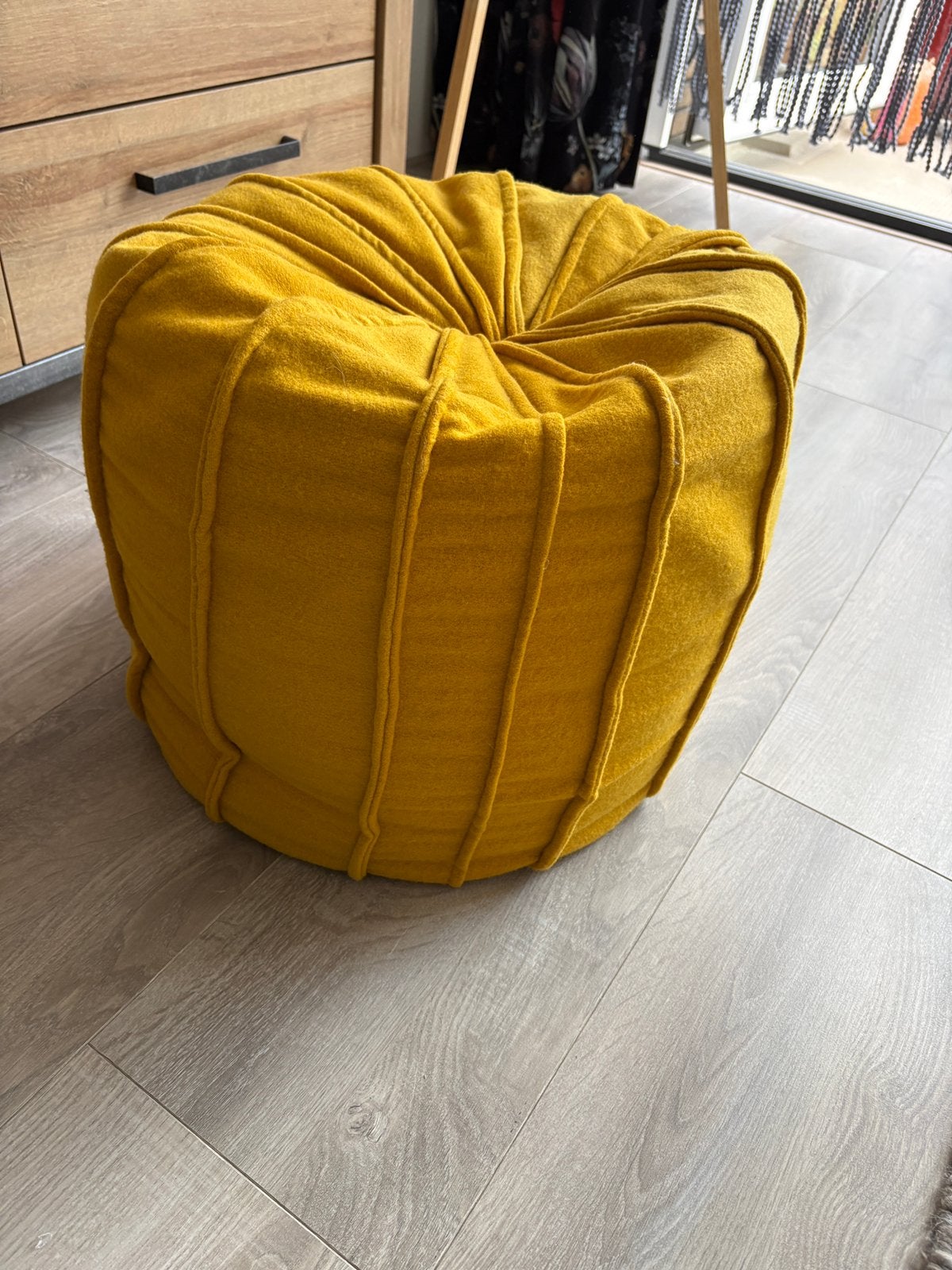 Gele poef/voetenbank - in zeer goede staat, Huis en Inrichting, Ophalen, Minder dan 50 cm, Rond, Zo goed als nieuw