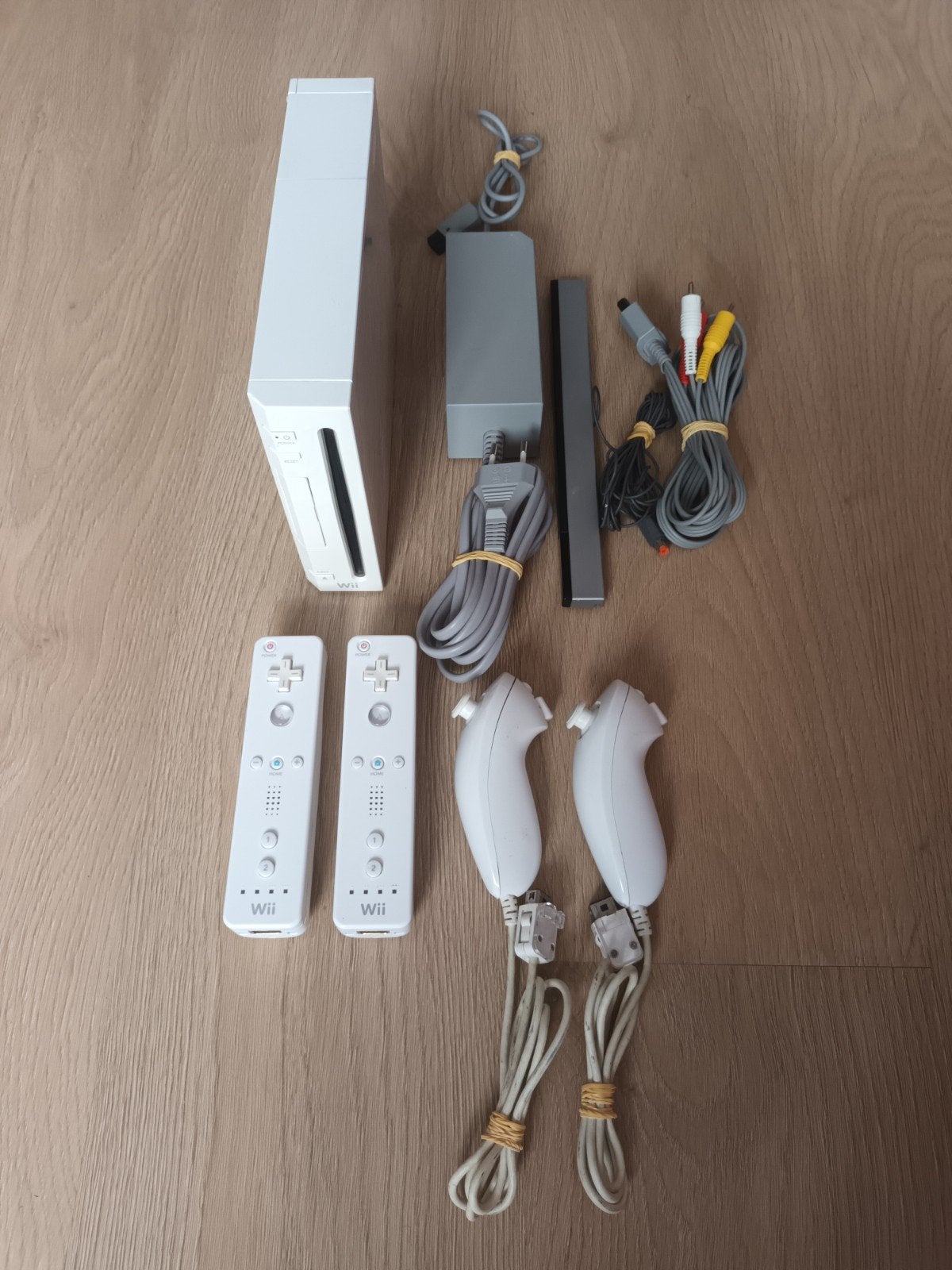 Nintendo Wii incl 20 spellen 2 Controllers 2 Nunchucks, Ophalen of Verzenden, Gebruikt, Met 2 controllers, Met games
