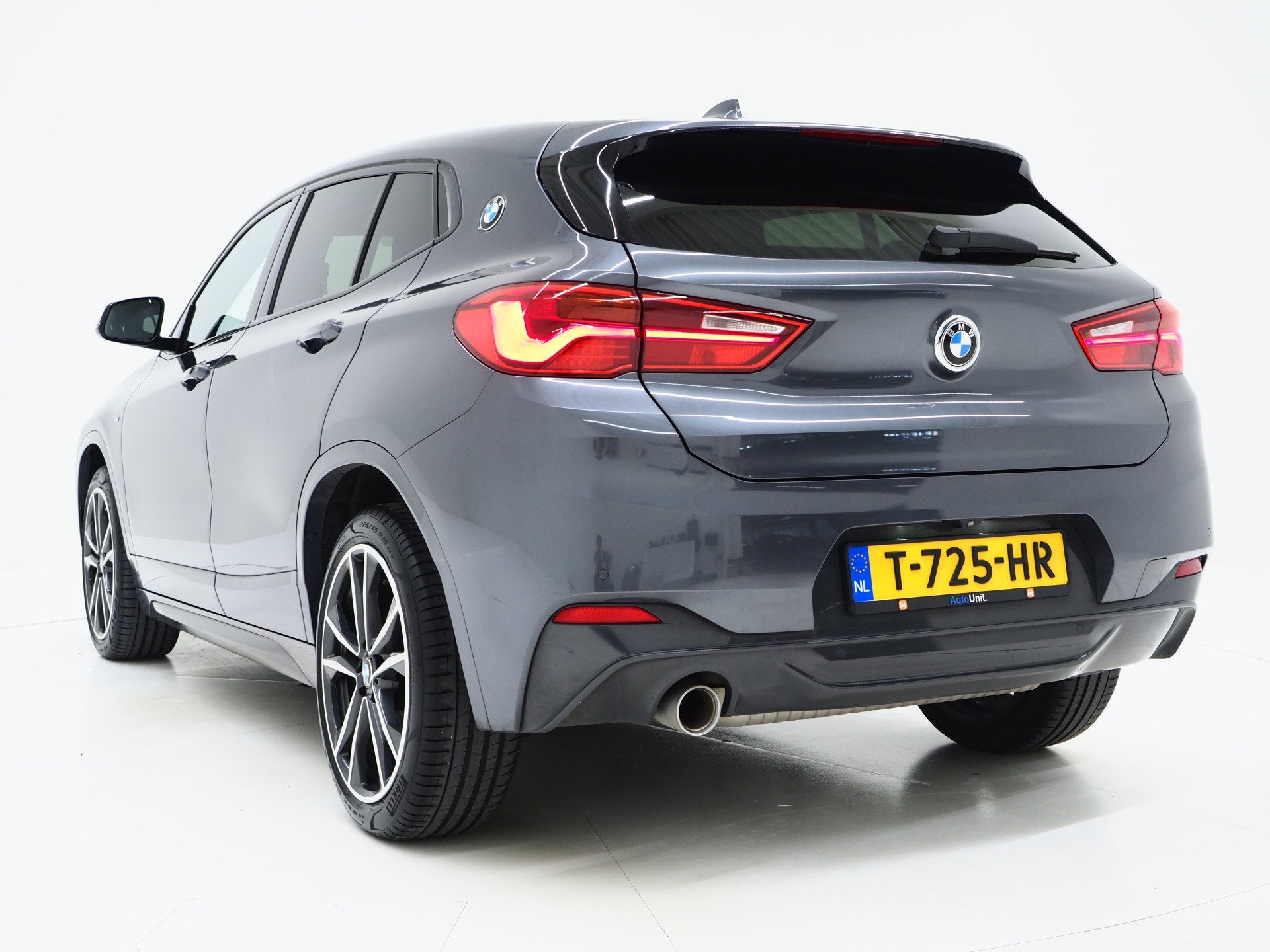 BMW X2 sDrive18i High Executive M Sport | Panoramadak | Lede, Gebruikt, Leder, 3 cilinders, 1390 kg
