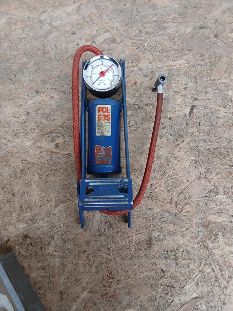 PCL E35 Voetpomp met Drukmeter - Vintage en Functioneel, Ophalen of Verzenden, Gebruikt, Drukmeter