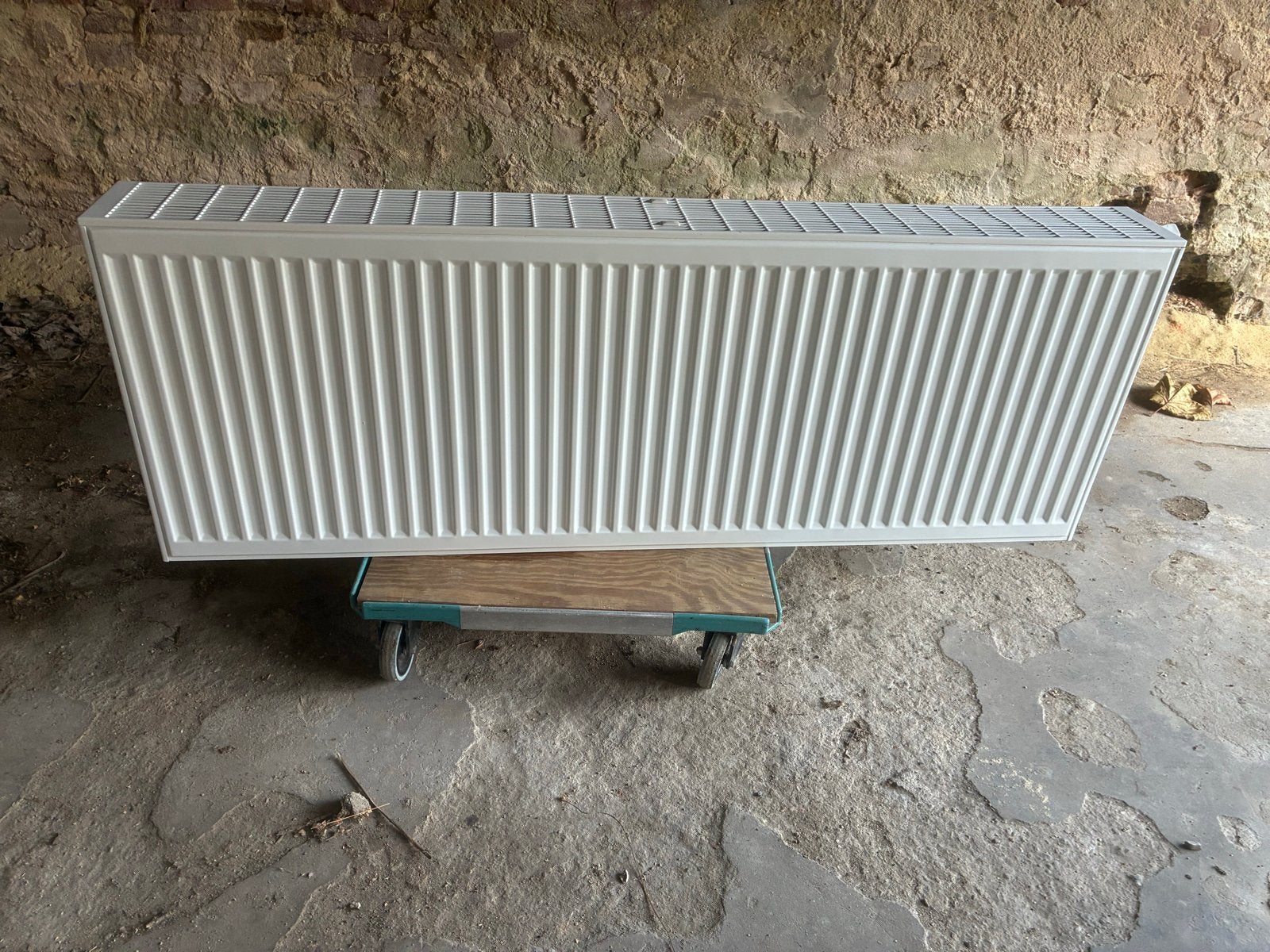 Heimeier Radiator wit, middenaansluiting, 140x50,5x16, Ophalen, 30 tot 80 cm, Radiator, Zo goed als nieuw