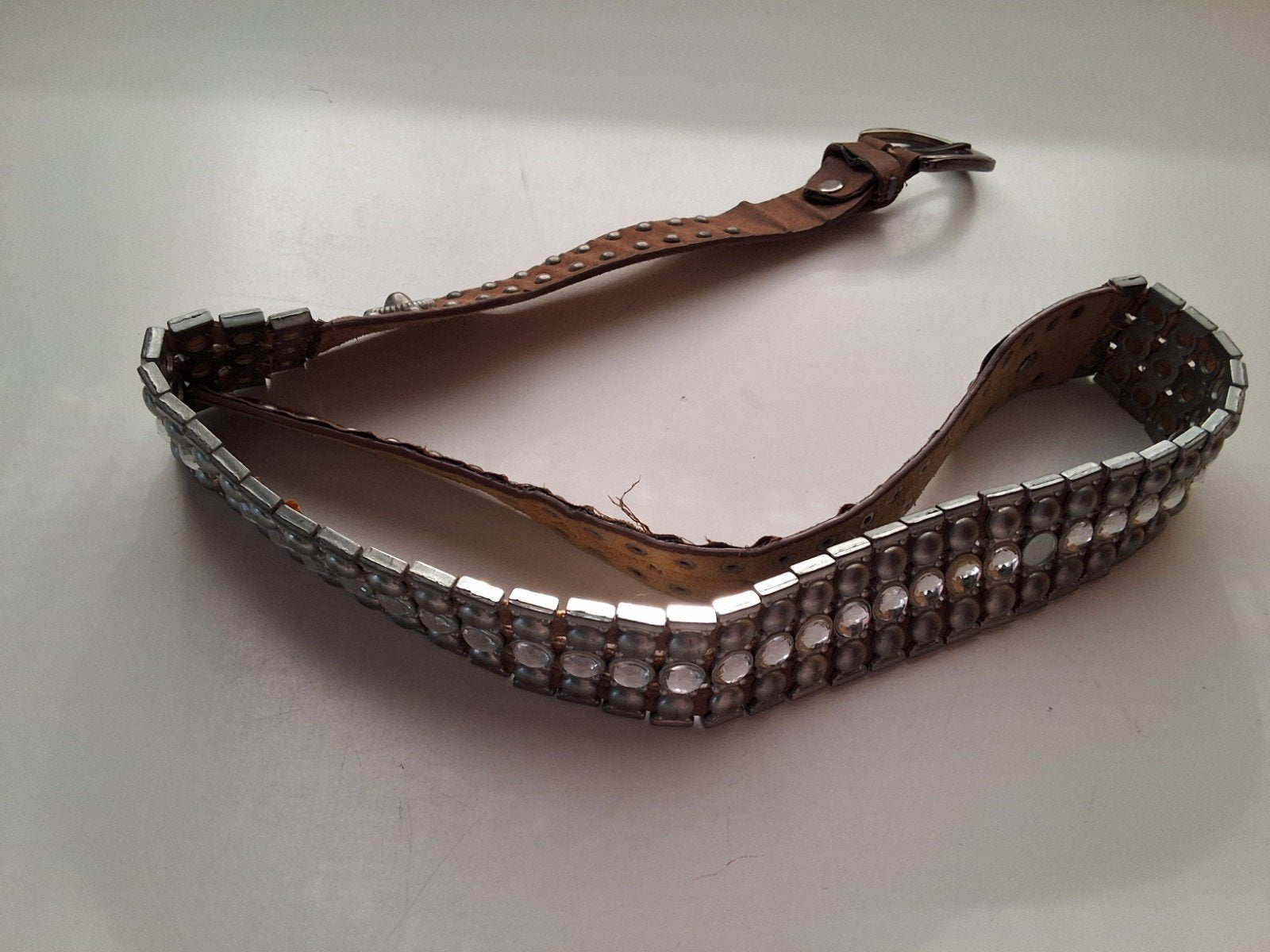 Bruine riem met metalen studs en strass steentjes, Ophalen of Verzenden, Gedragen, Bruin