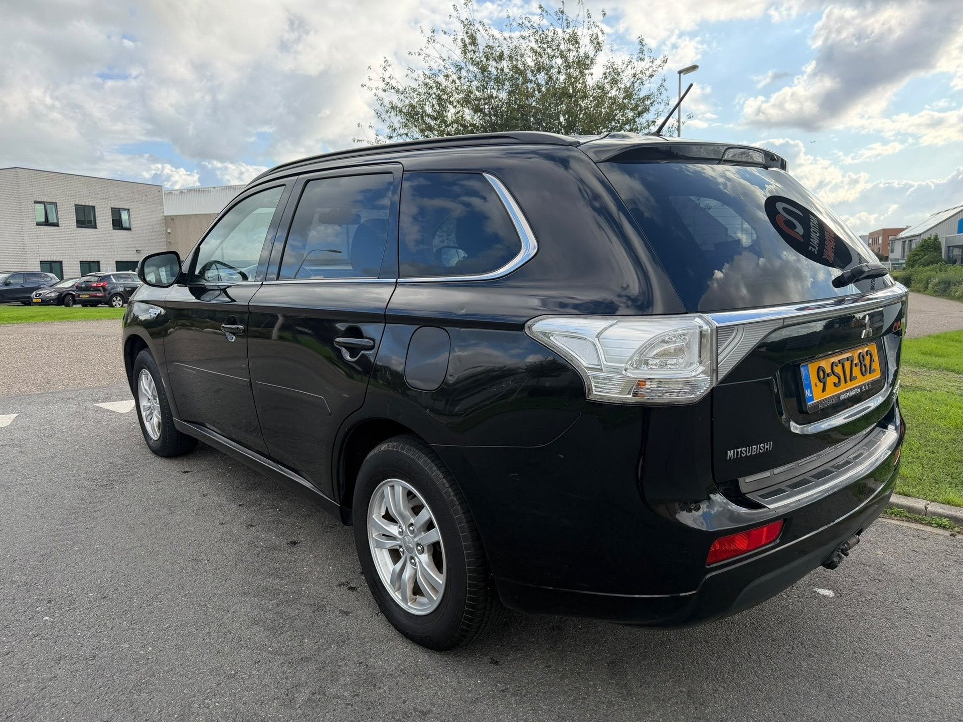 Mitsubishi Outlander 2.0 PHEV Intense+ | 2013 | Benzine/Elek, 4 cilinders, Zwart, Vierwielaandrijving, Hybride Elektrisch/Benzine