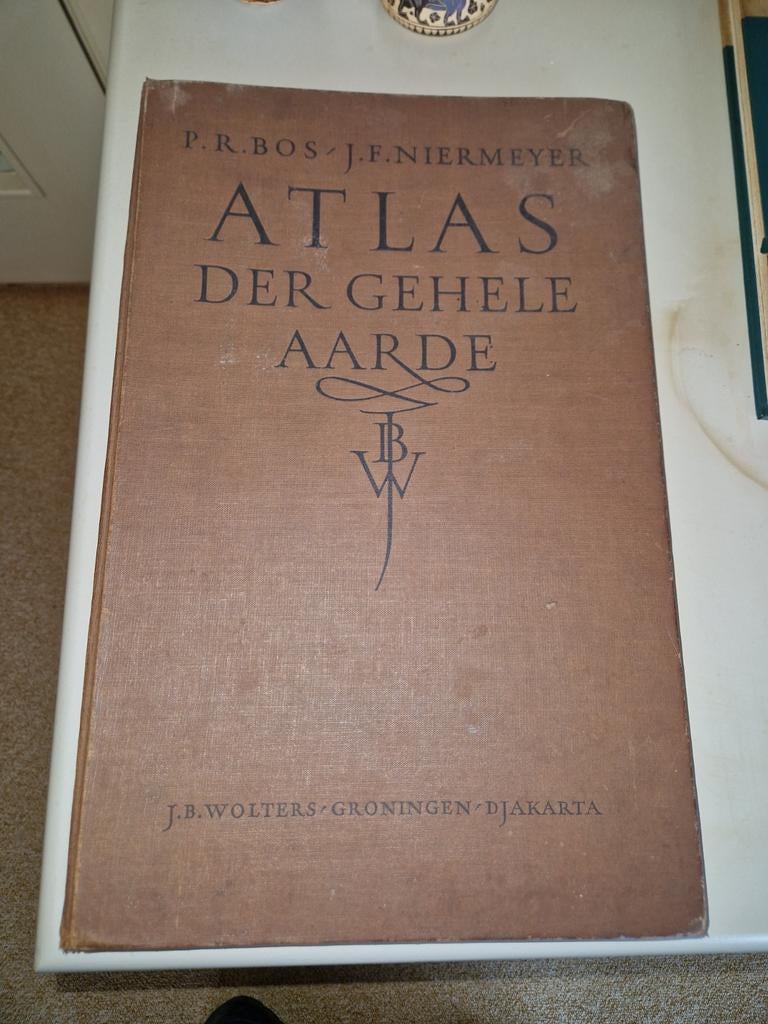 2 oude Atlassen., Boeken, Atlassen en Landkaarten, Gelezen, Ophalen of Verzenden, Landkaart, 1800 tot 2000