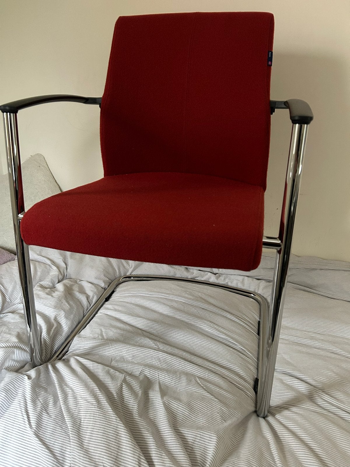 3 Axia Bureaustoelen - Rood, Comfortabel en Stijlvol, Ophalen, Gebruikt, Drie, Stof